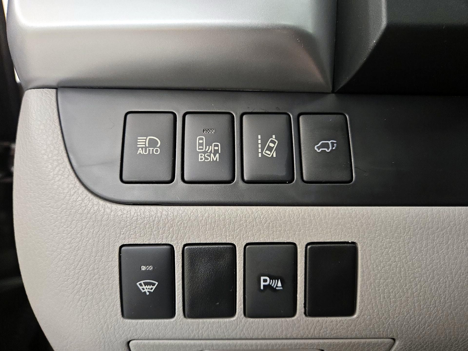 Thumbnail: 2015 Toyota Highlander - 13