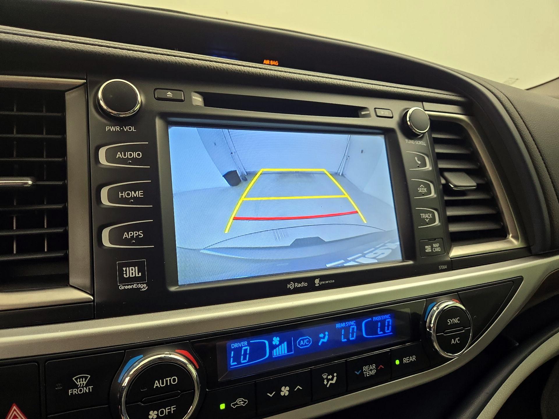 Thumbnail: 2015 Toyota Highlander - 14