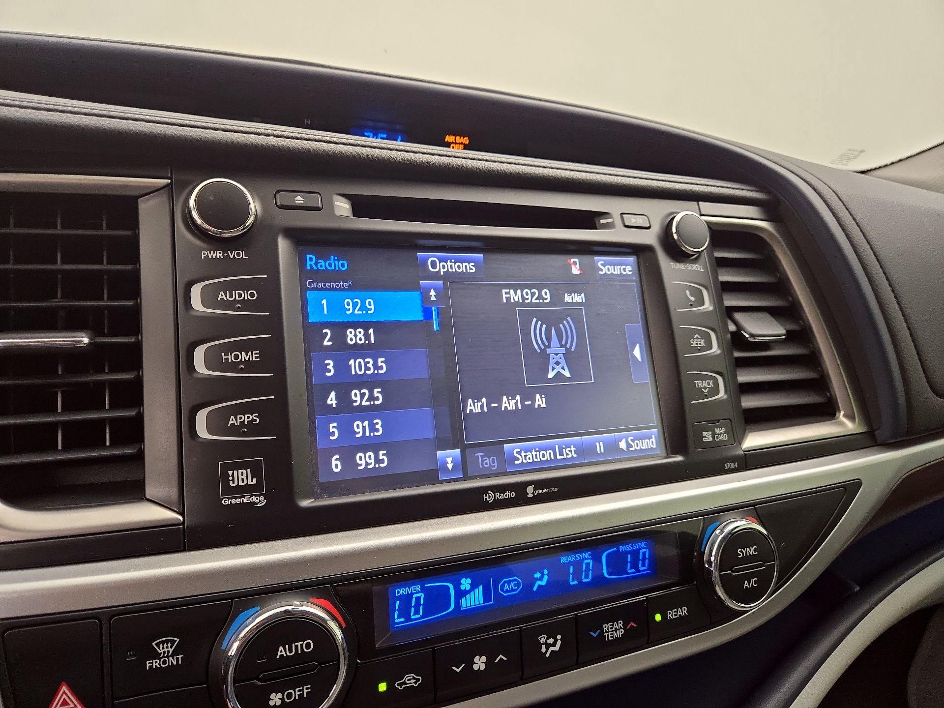 Thumbnail: 2015 Toyota Highlander - 15
