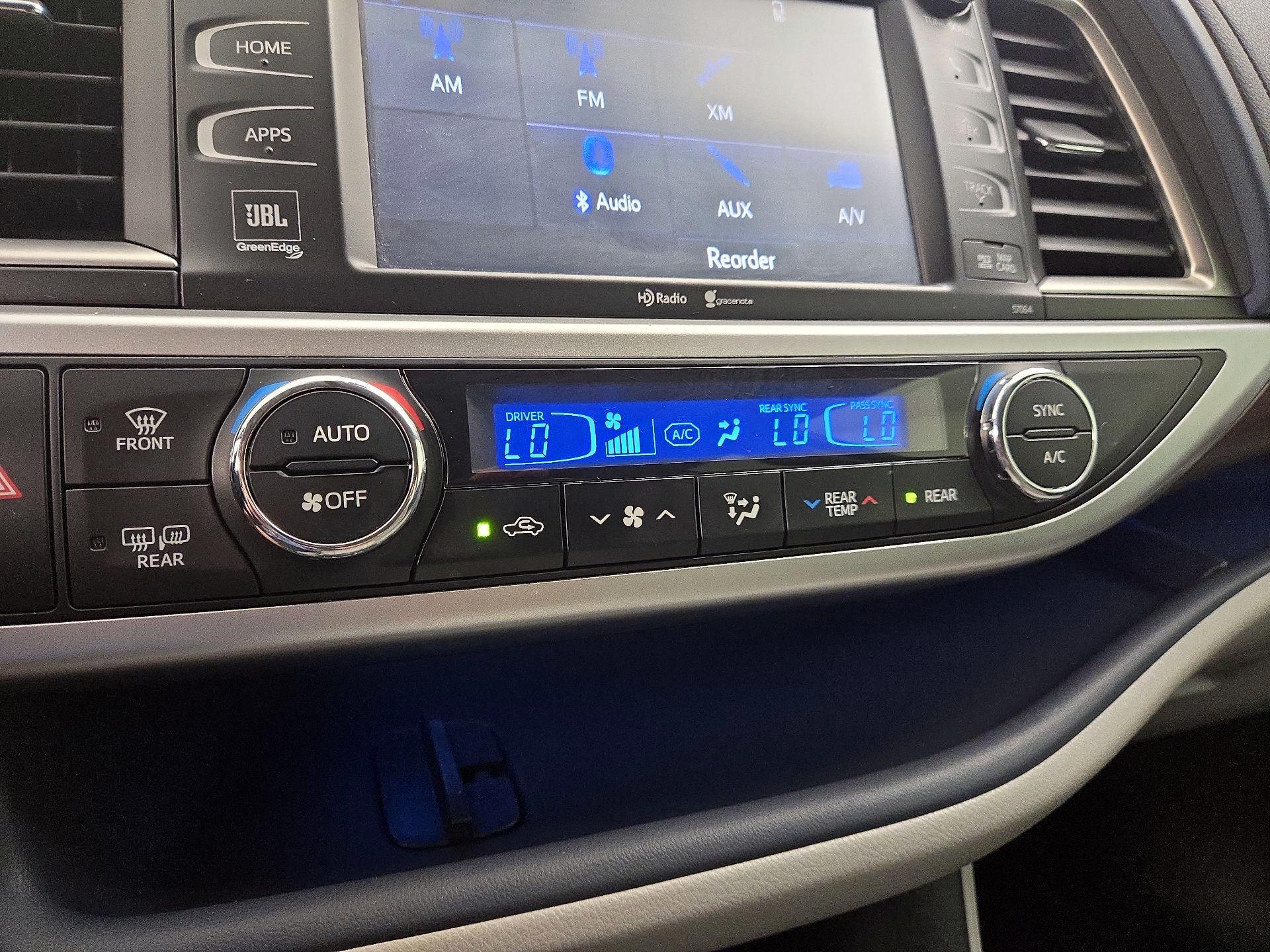 Thumbnail: 2015 Toyota Highlander - 16