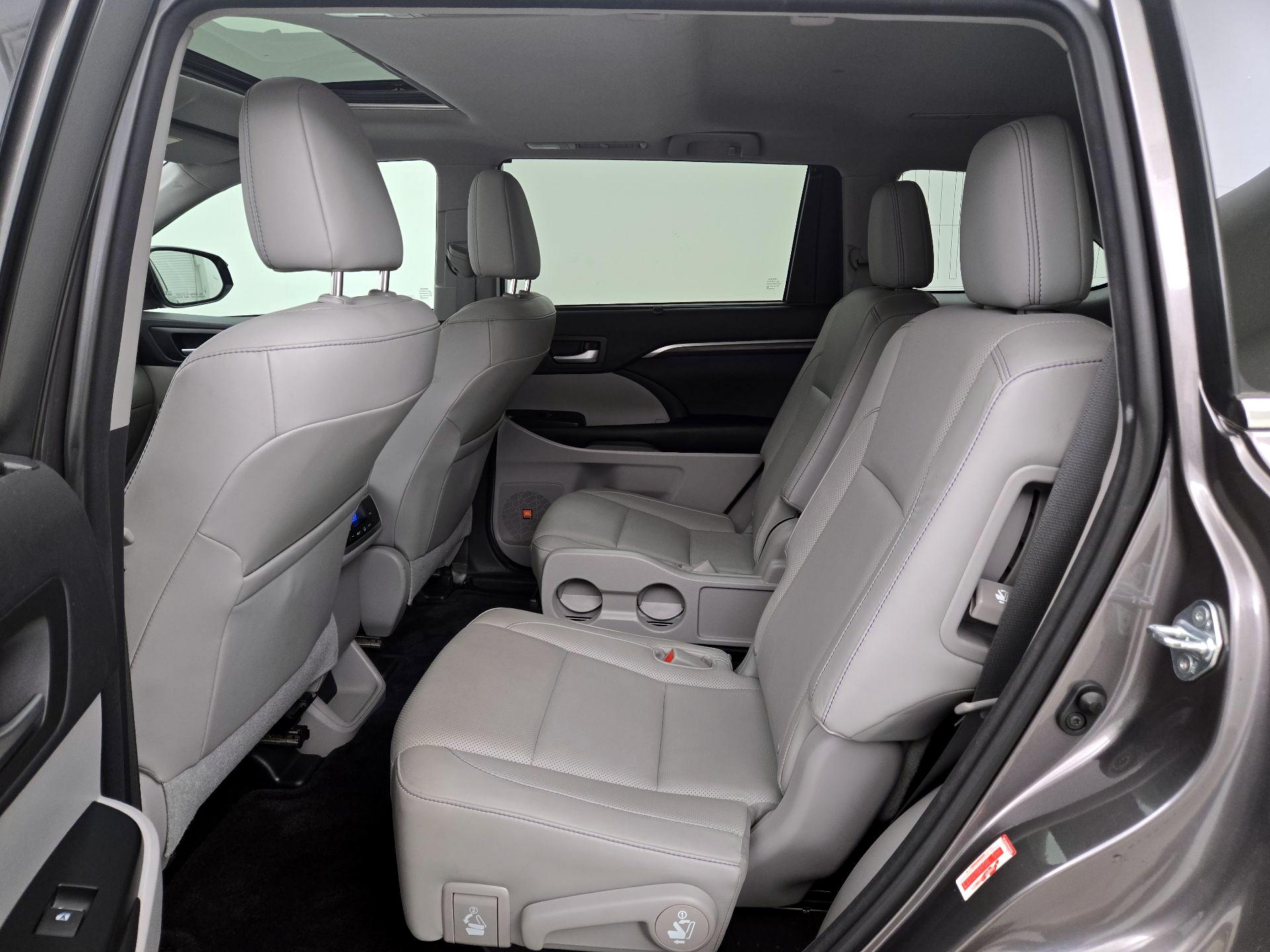 Thumbnail: 2015 Toyota Highlander - 20