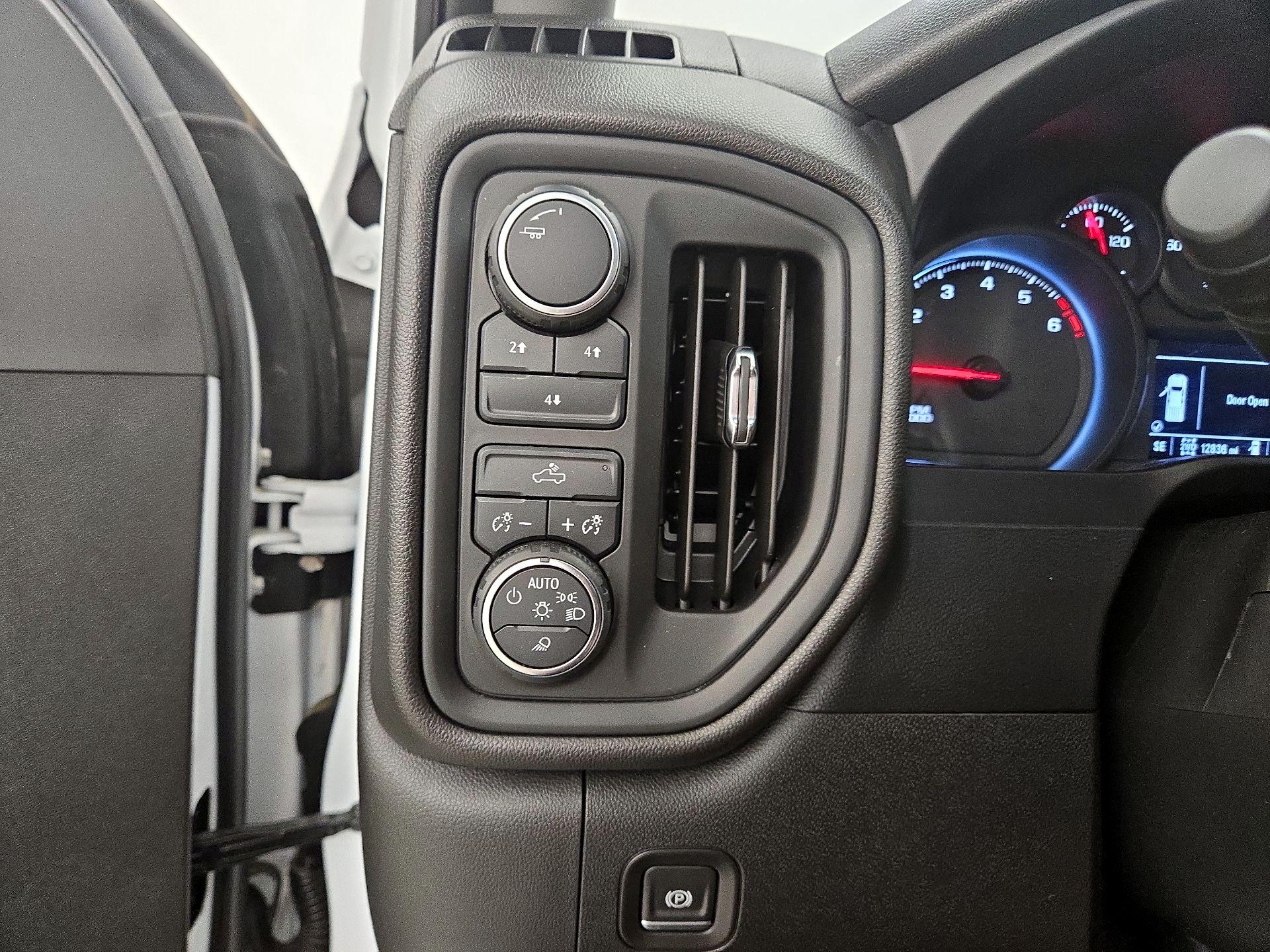 Thumbnail: 2020 Chevrolet Silverado 2500 - 13