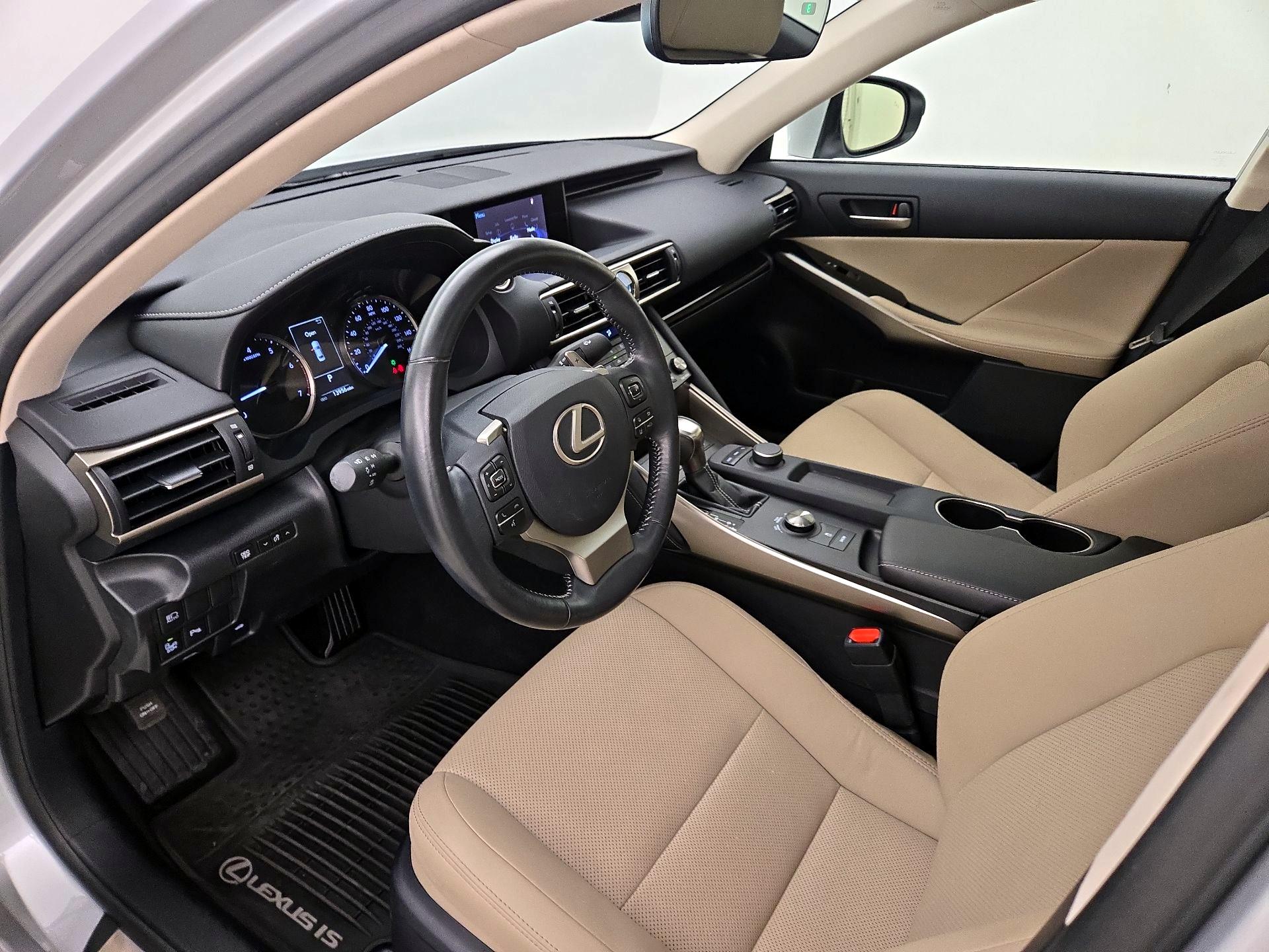 Thumbnail: 2017 Lexus IS - 11