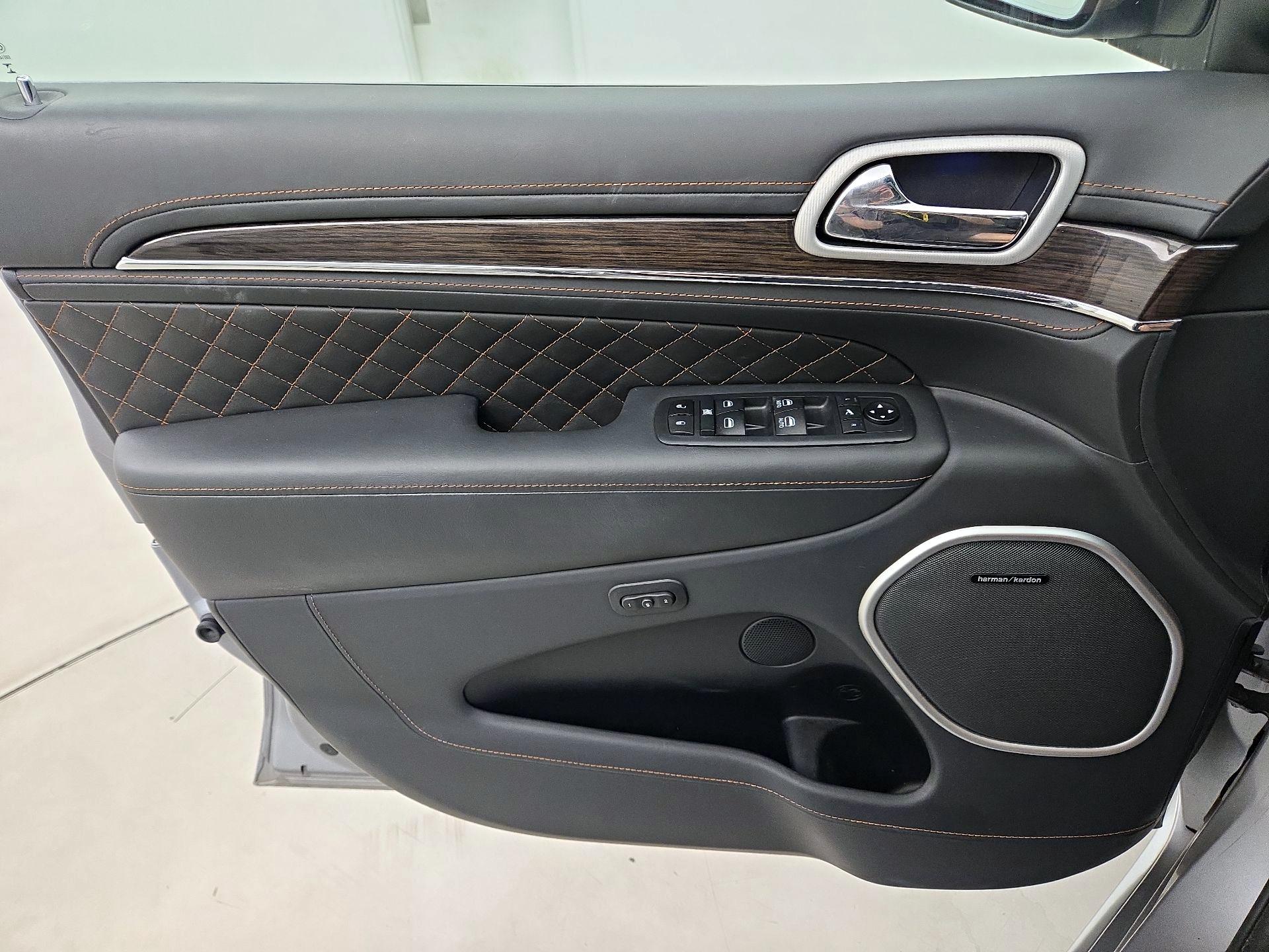 Thumbnail: 2020 Jeep Grand Cherokee - 12