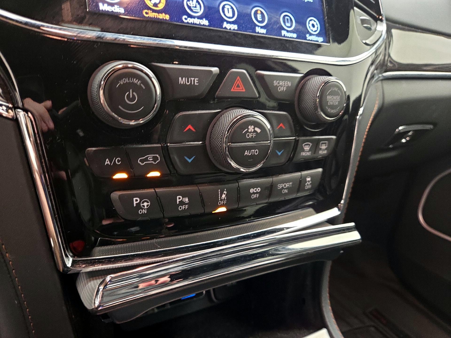 Thumbnail: 2020 Jeep Grand Cherokee - 17
