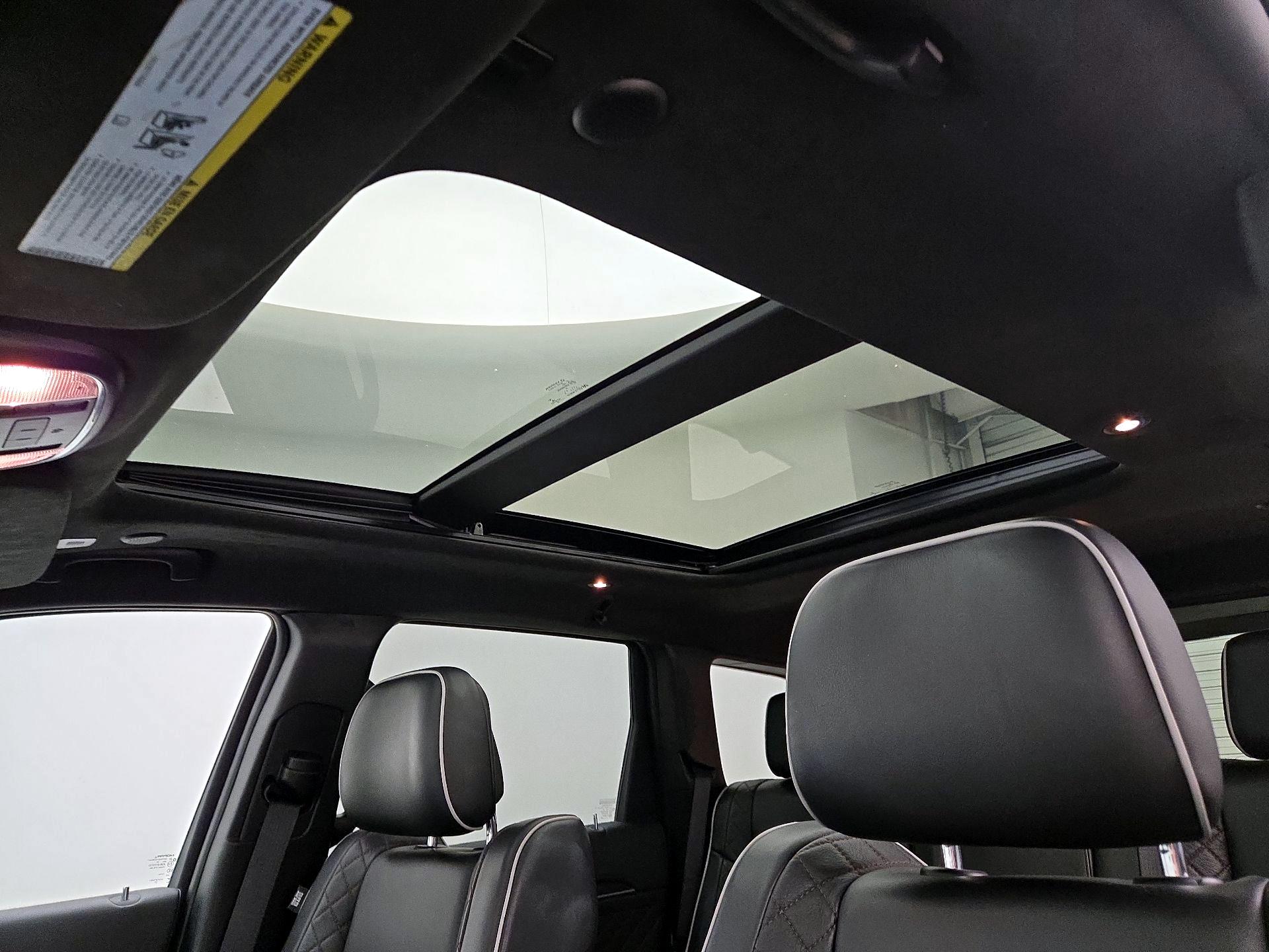 Thumbnail: 2020 Jeep Grand Cherokee - 20