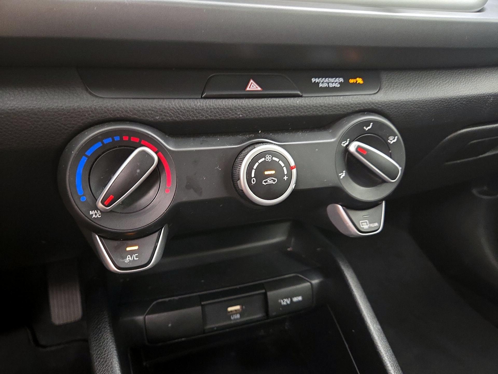 Thumbnail: 2022 Kia Rio - 16