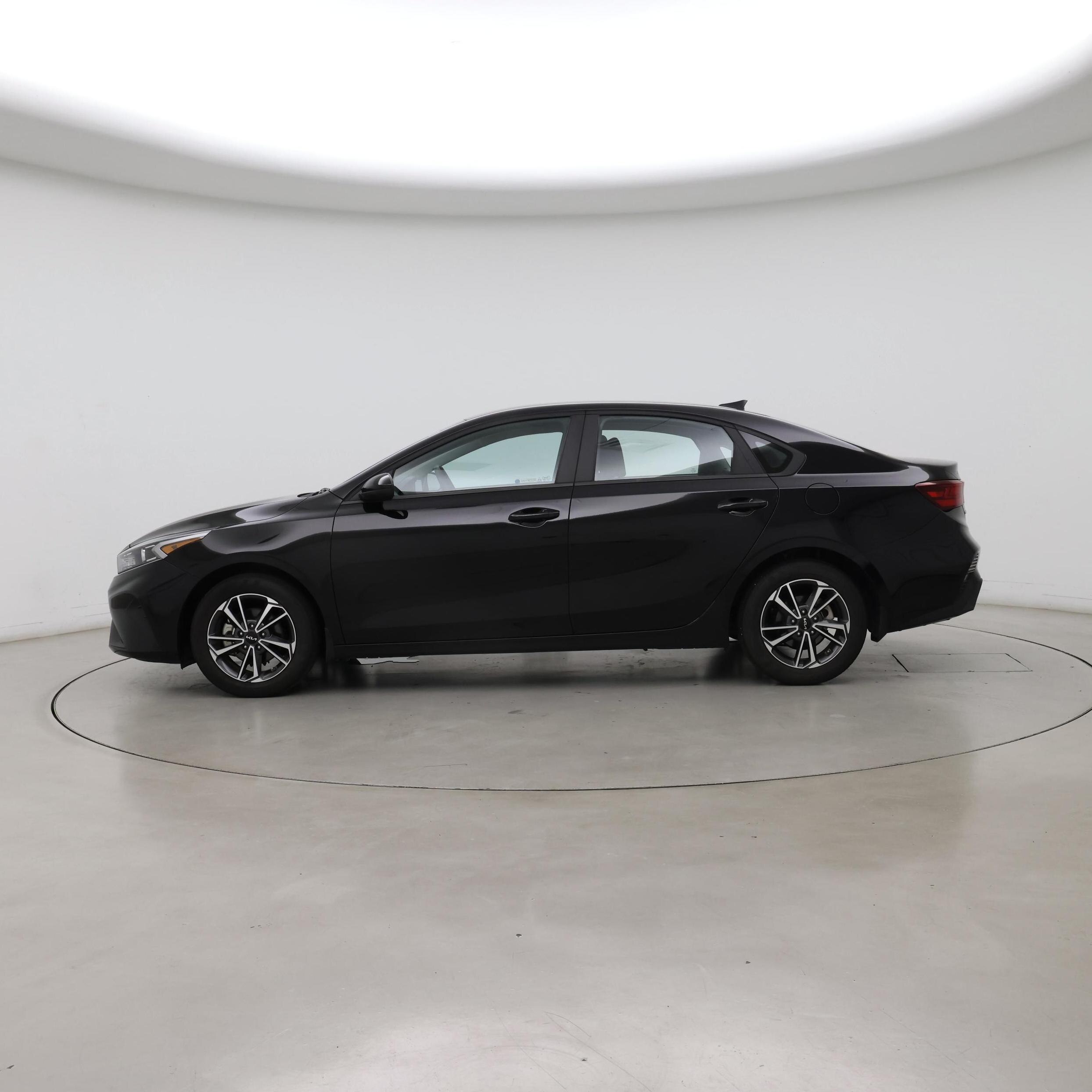 Thumbnail: 2022 Kia Forte - 3