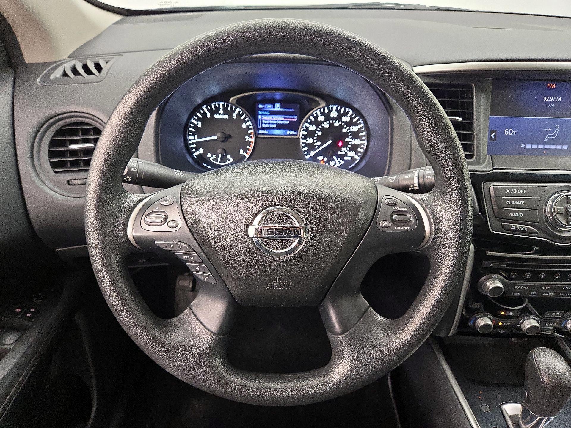 Thumbnail: 2017 Nissan Pathfinder - 10