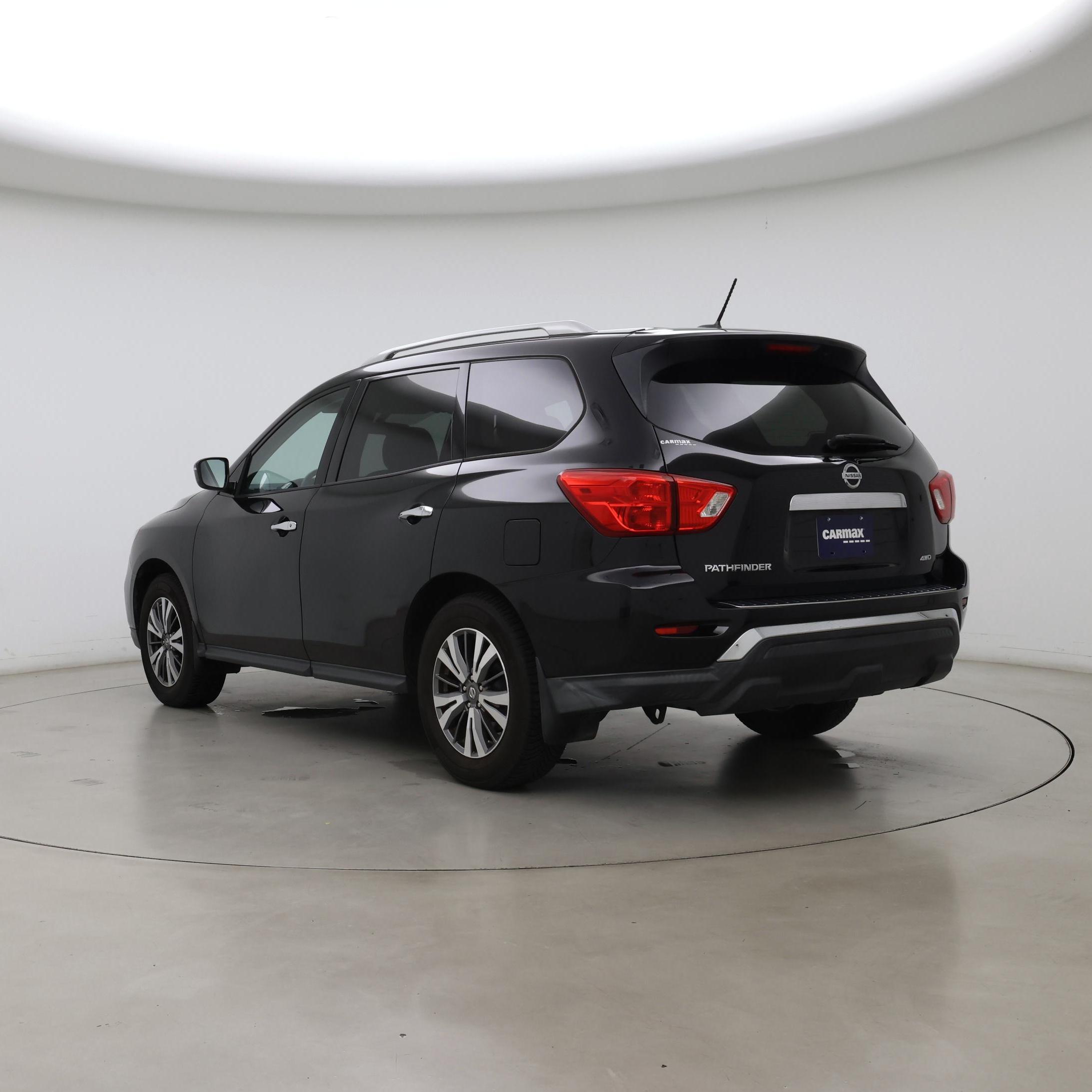 Thumbnail: 2017 Nissan Pathfinder - 2