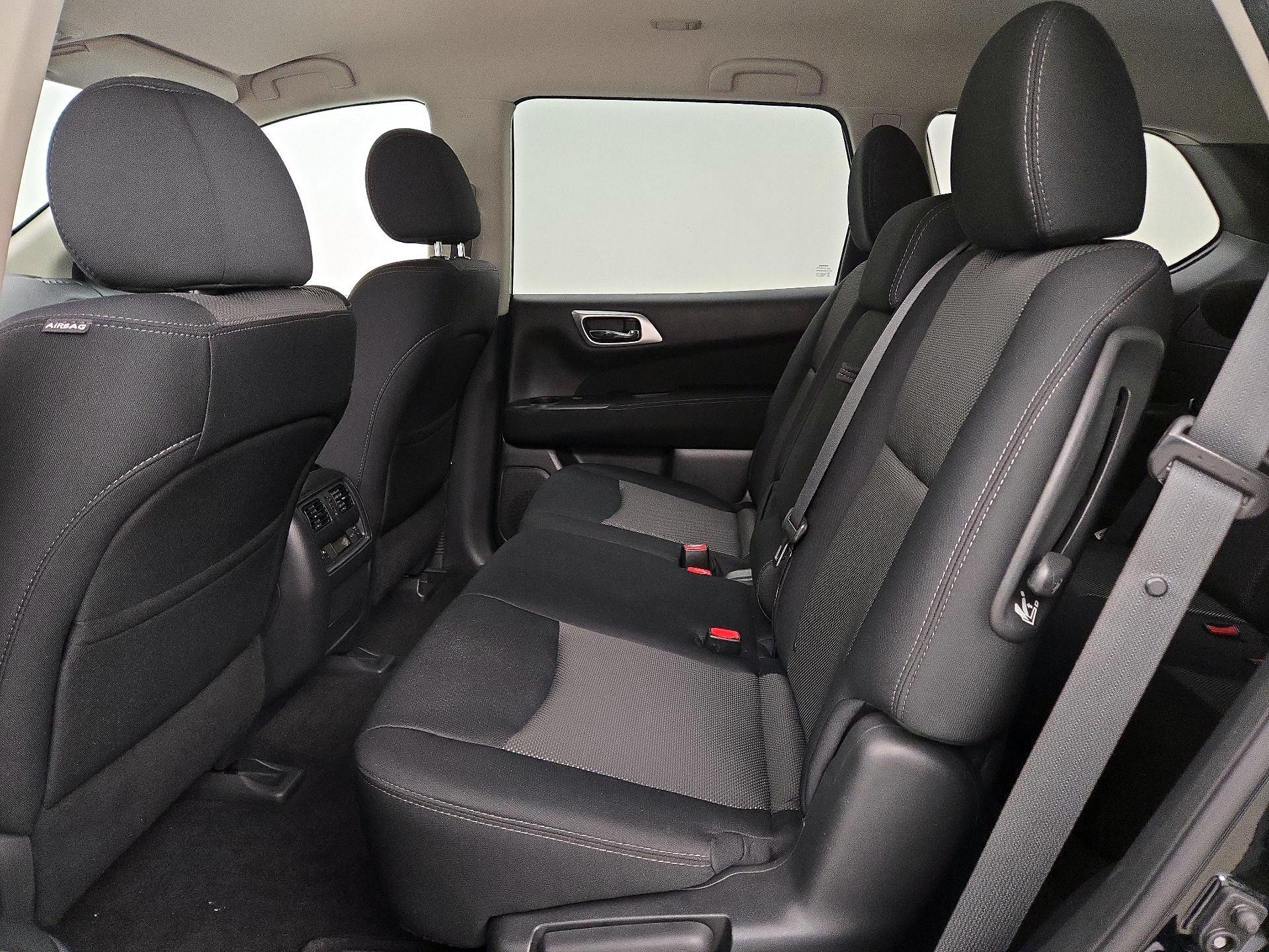 Thumbnail: 2017 Nissan Pathfinder - 19