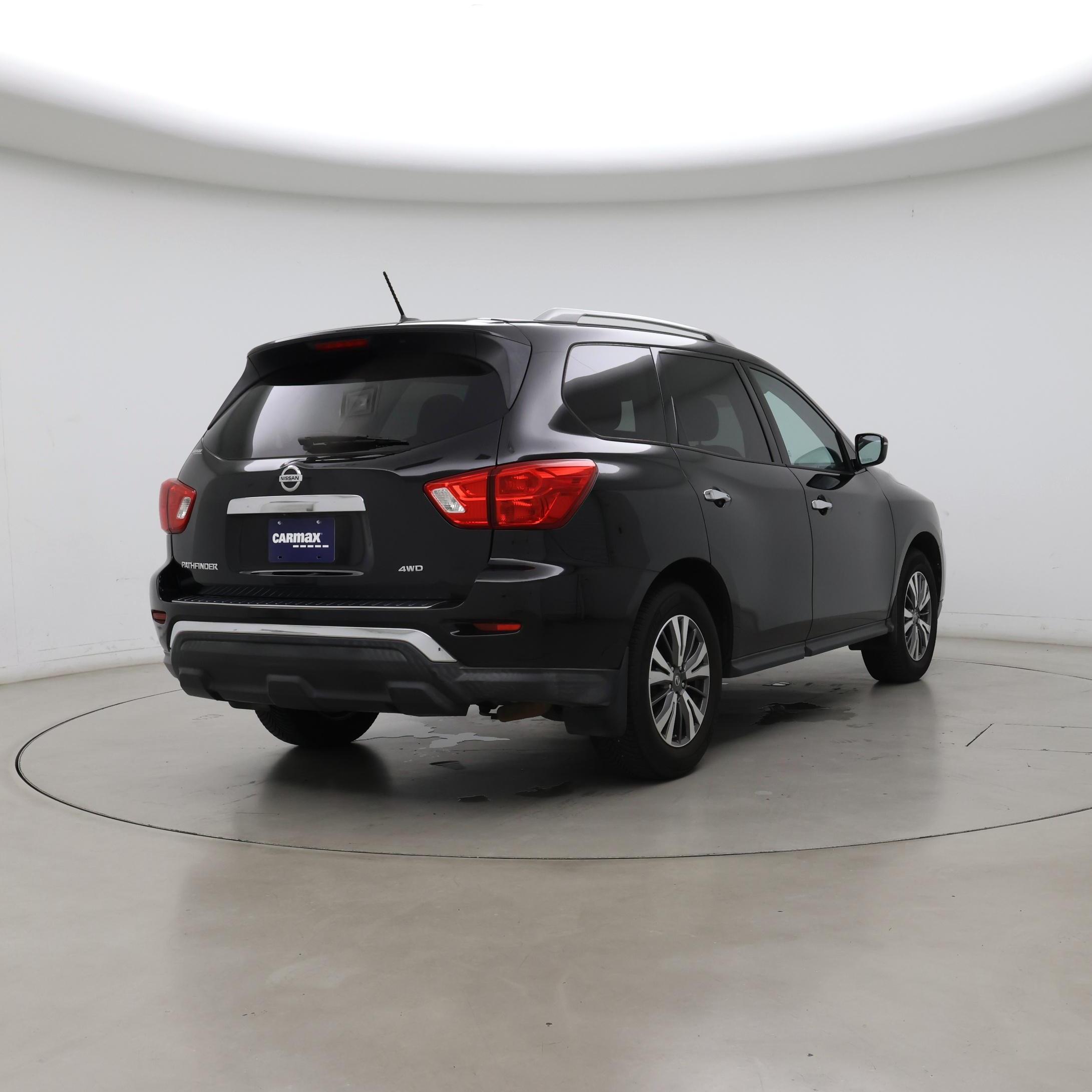 Thumbnail: 2017 Nissan Pathfinder - 8