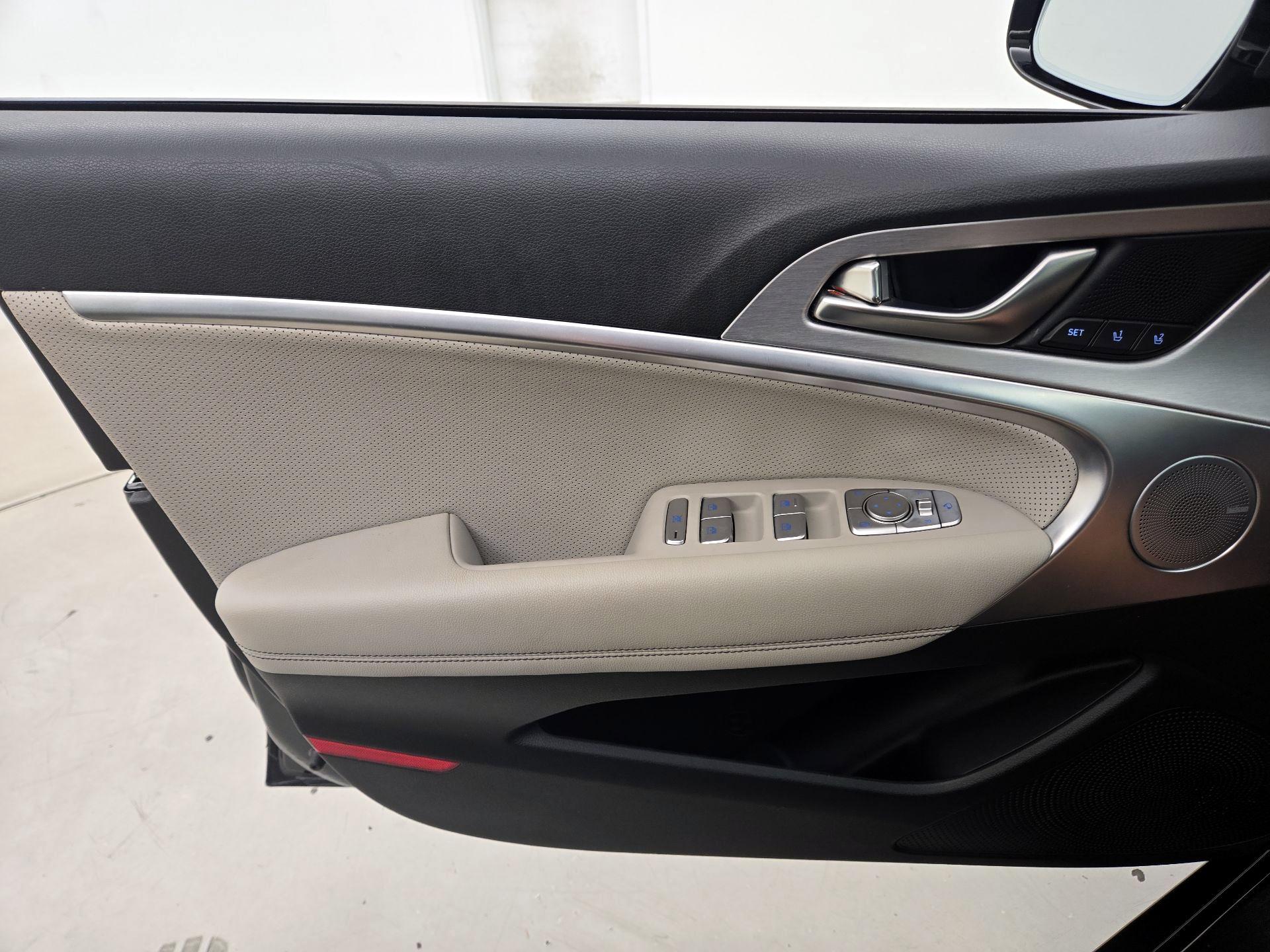 Thumbnail: 2021 Genesis G70 - 12