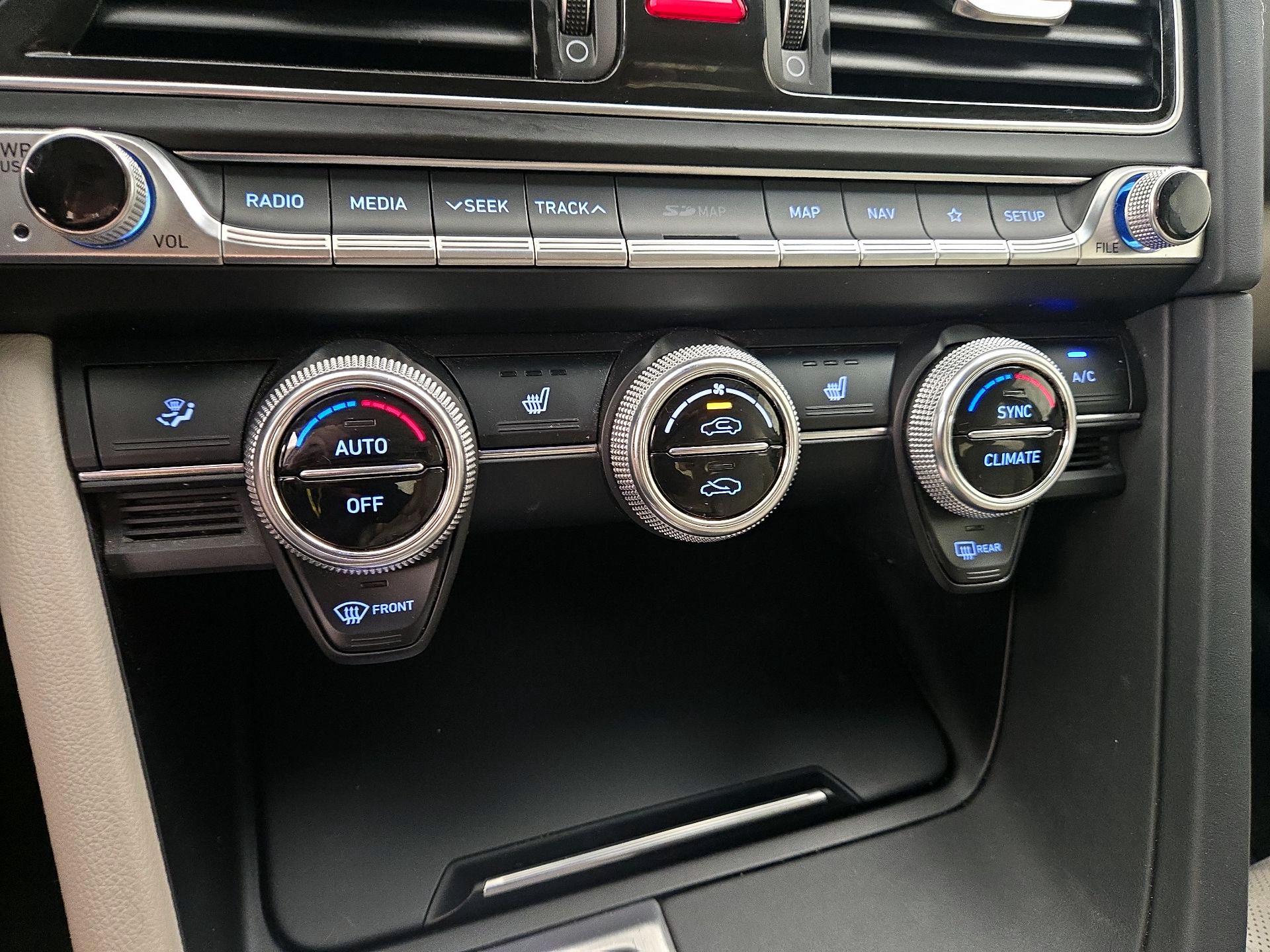Thumbnail: 2021 Genesis G70 - 17