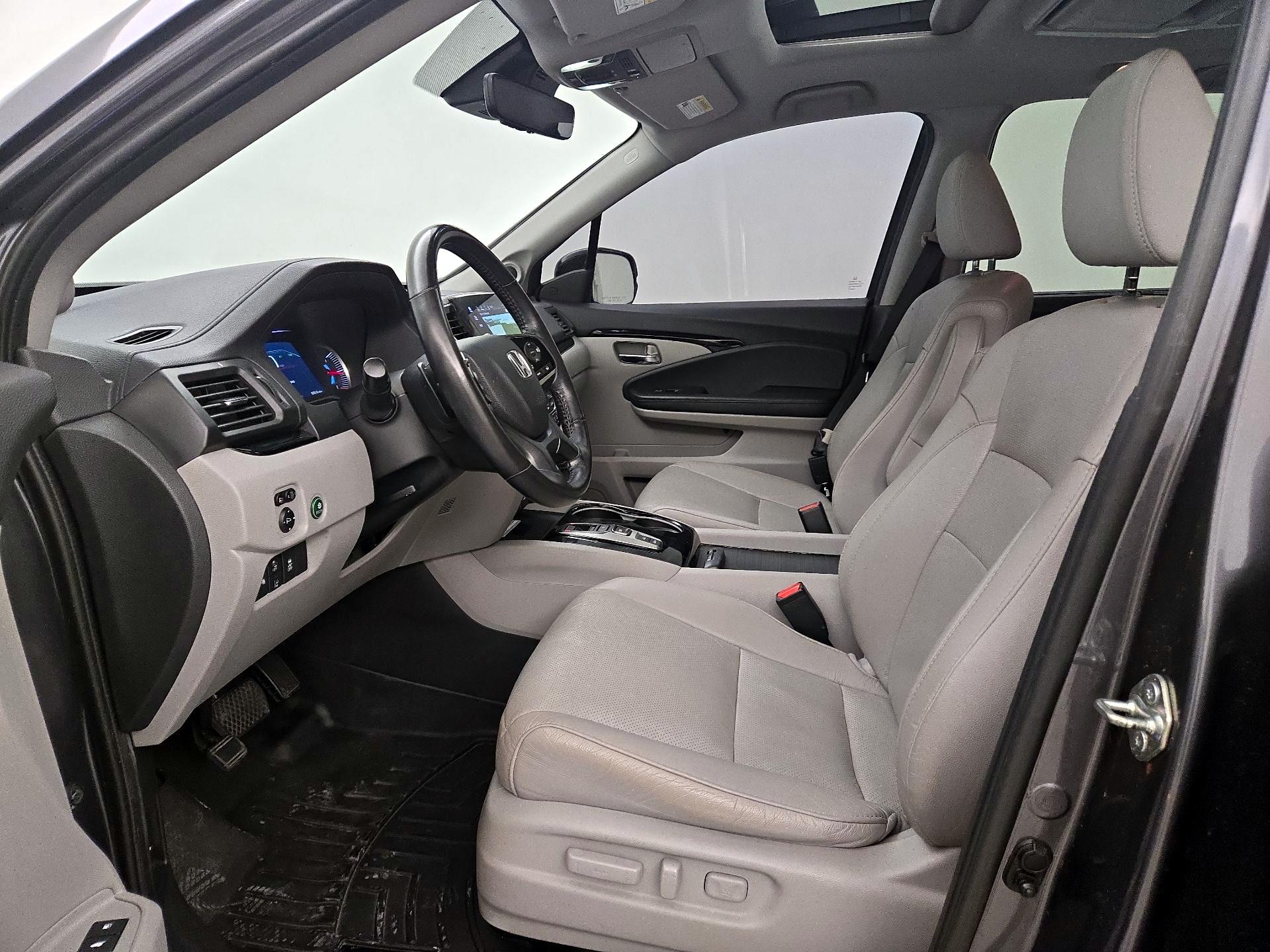 Thumbnail: 2019 Honda Pilot - 11