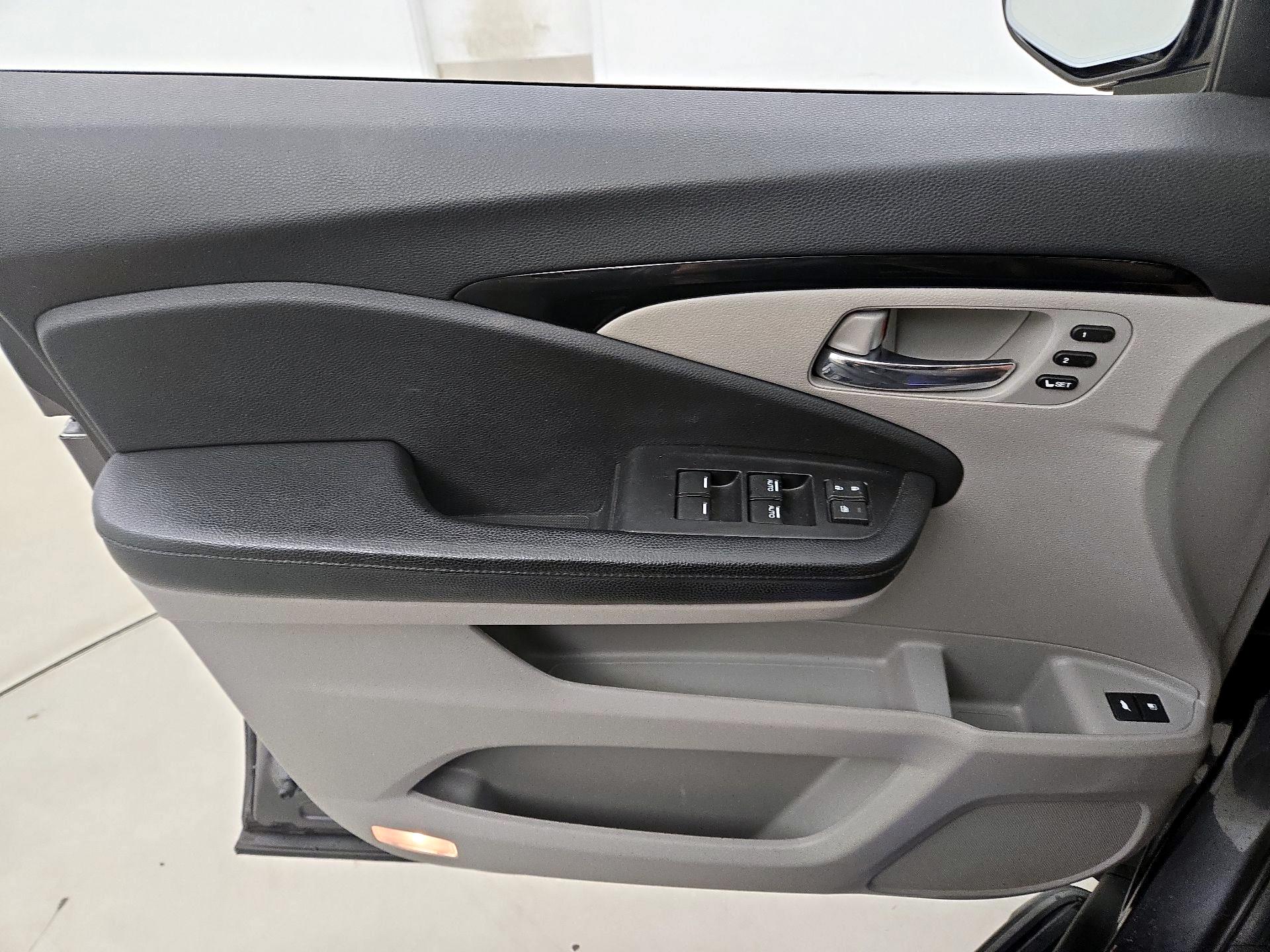 Thumbnail: 2019 Honda Pilot - 12