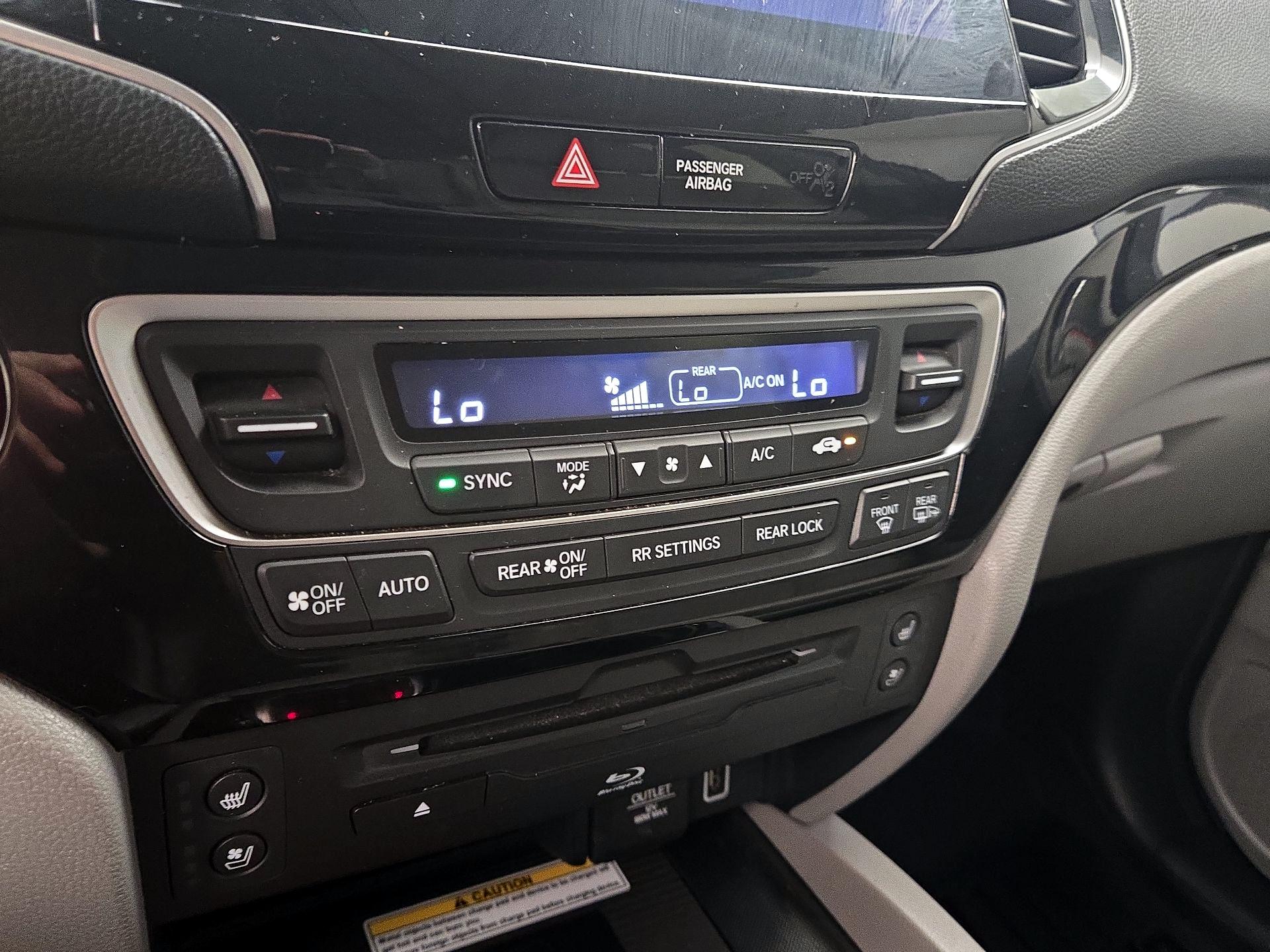 Thumbnail: 2019 Honda Pilot - 17