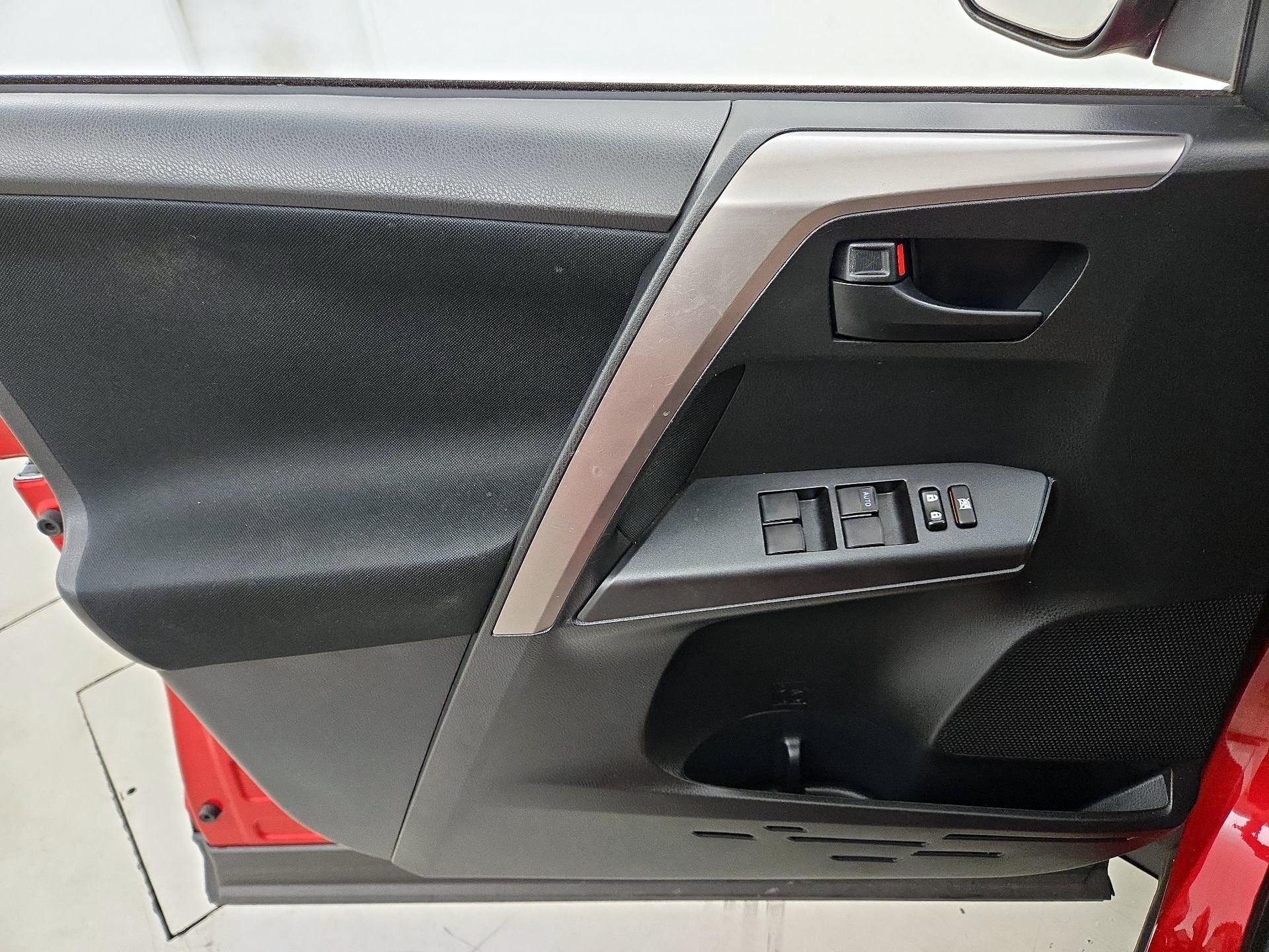 Thumbnail: 2017 Toyota RAV4 - 12
