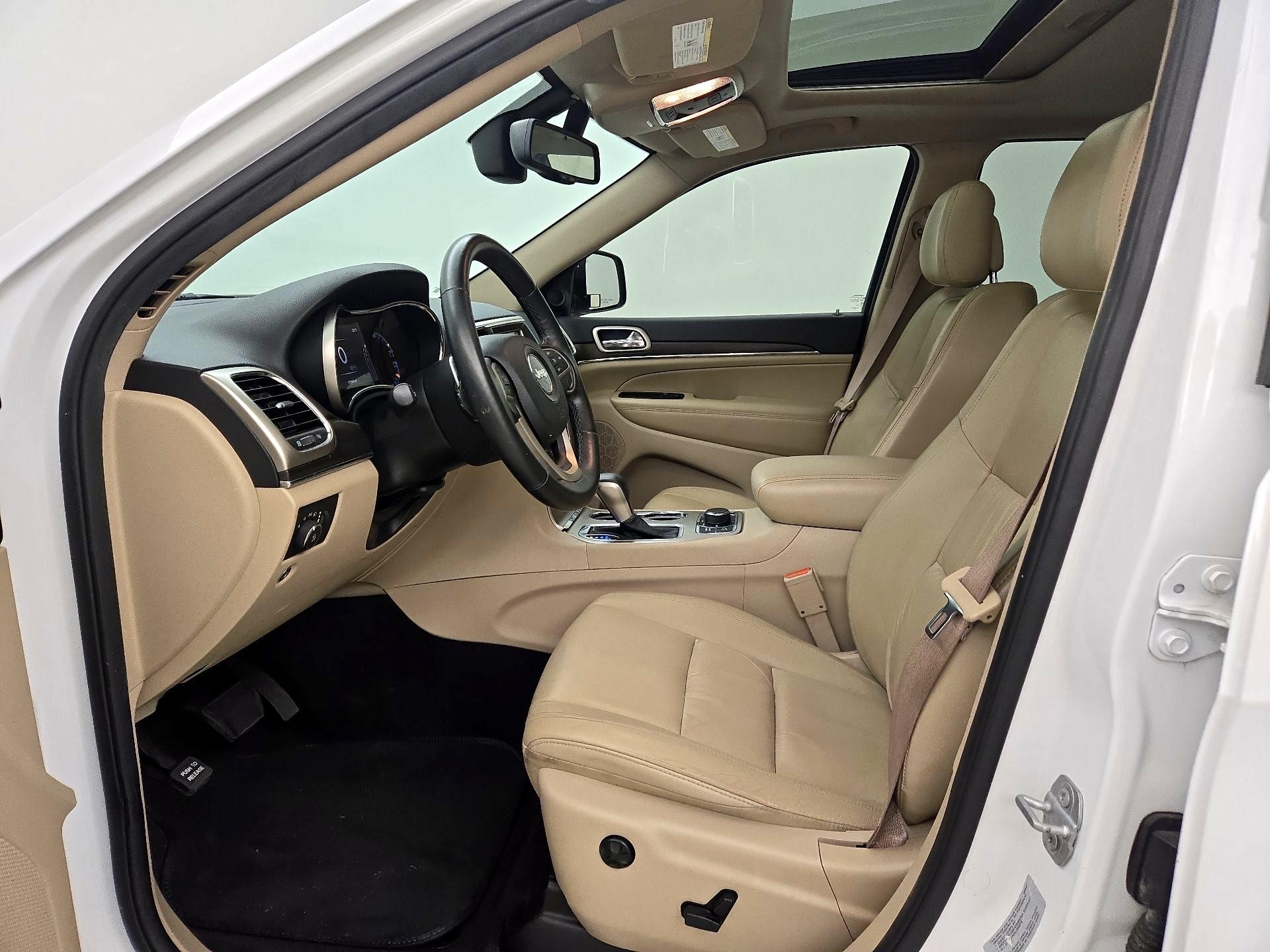 Thumbnail: 2016 Jeep Grand Cherokee - 11