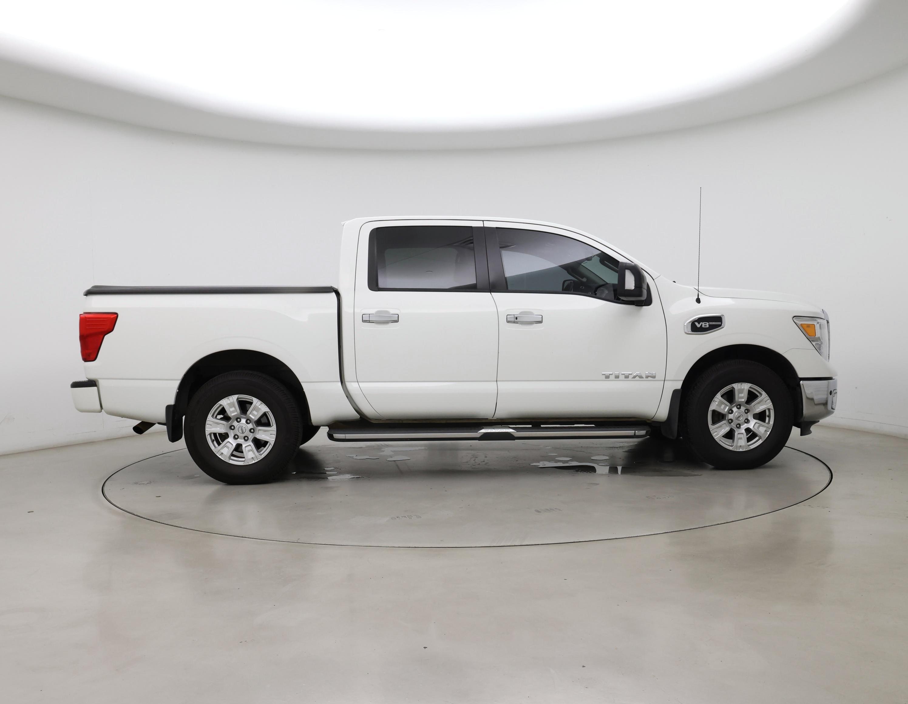 Thumbnail: 2017 Nissan Titan - 7