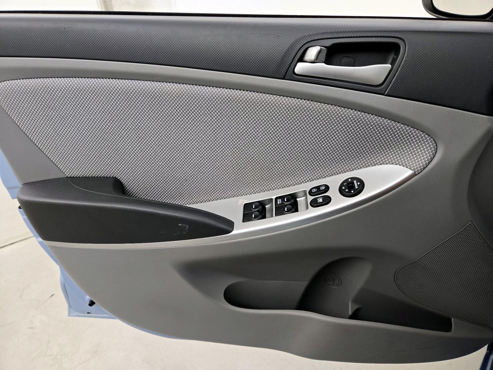 Thumbnail: 2014 Hyundai Accent - 12