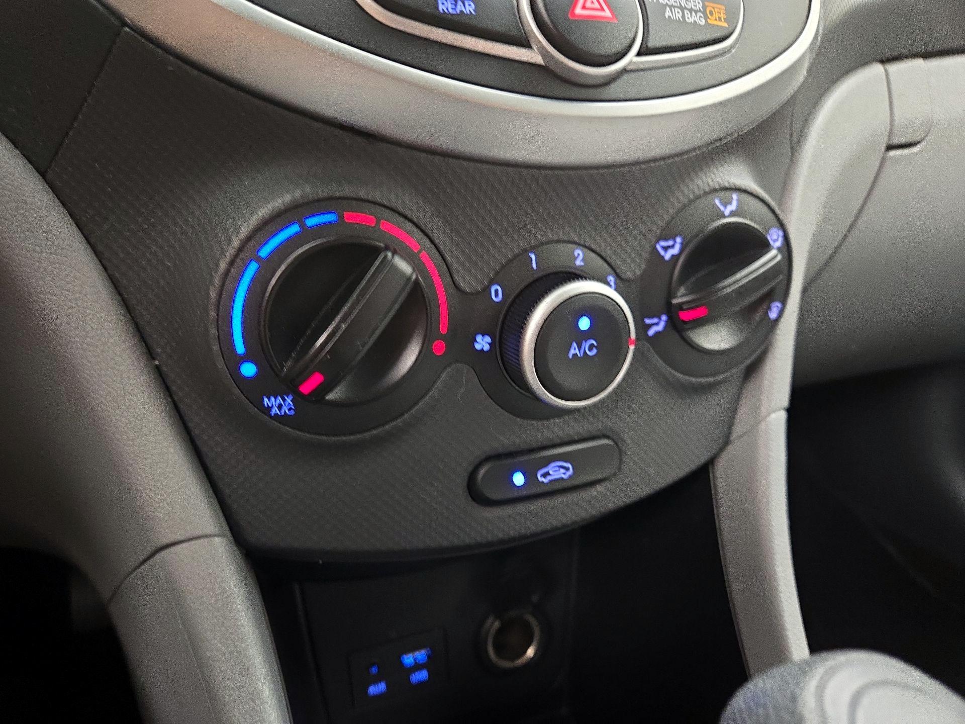 Thumbnail: 2014 Hyundai Accent - 15