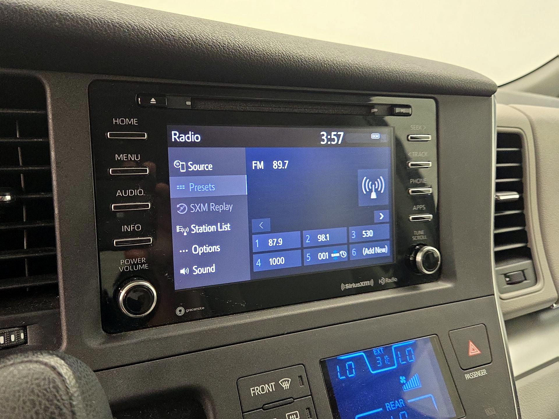 Thumbnail: 2018 Toyota Sienna - 15