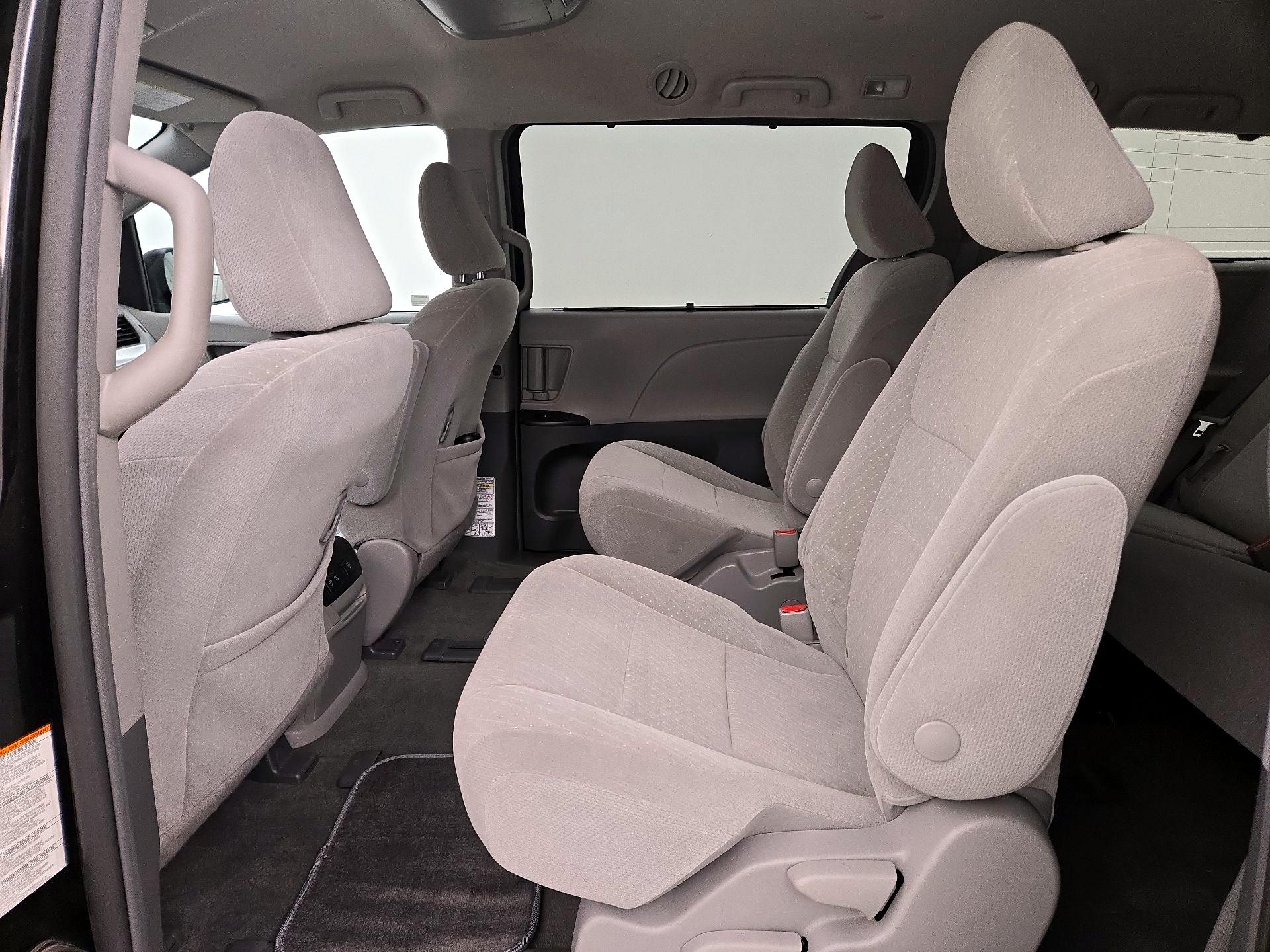 Thumbnail: 2018 Toyota Sienna - 19