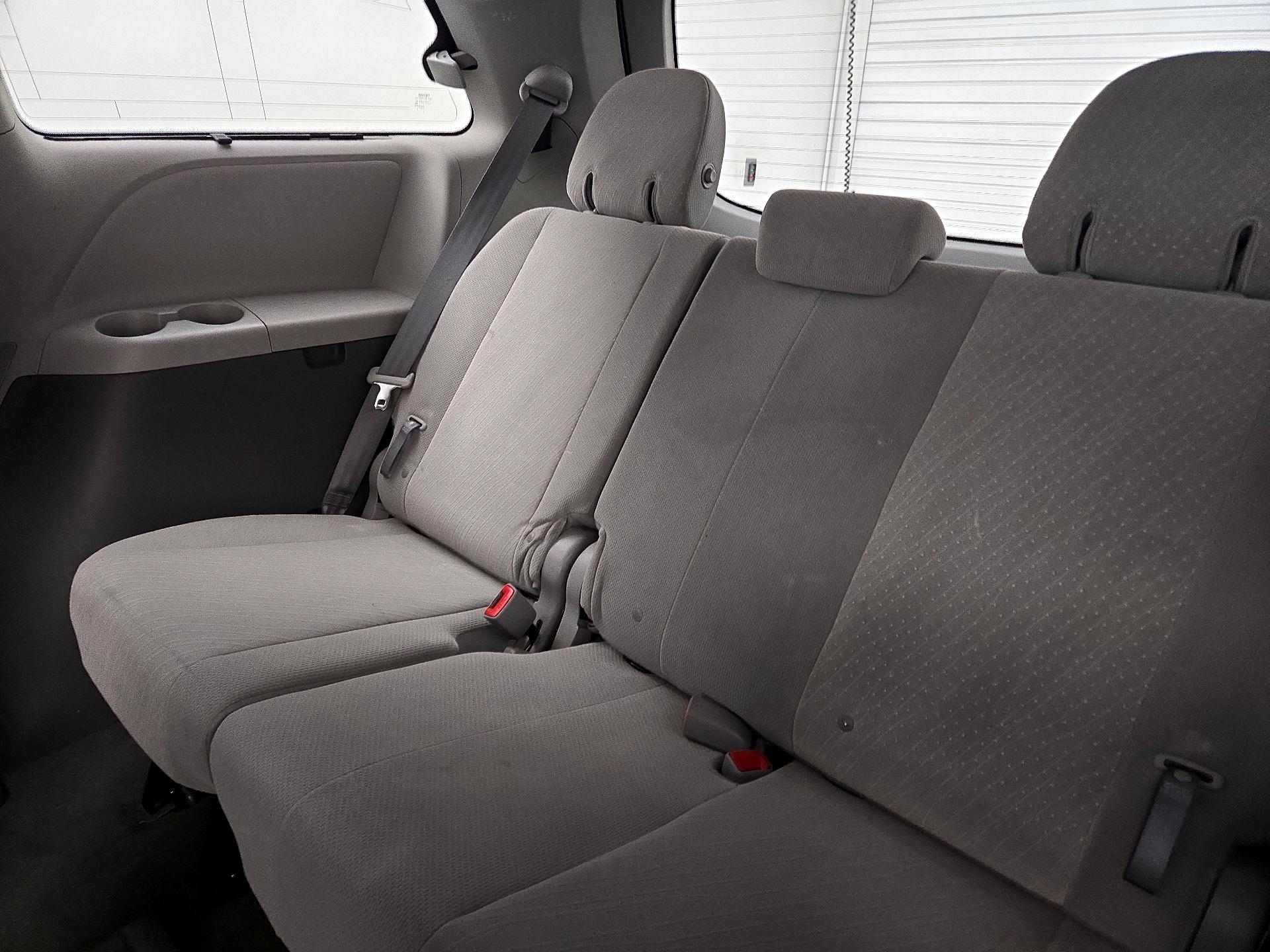 Thumbnail: 2018 Toyota Sienna - 20