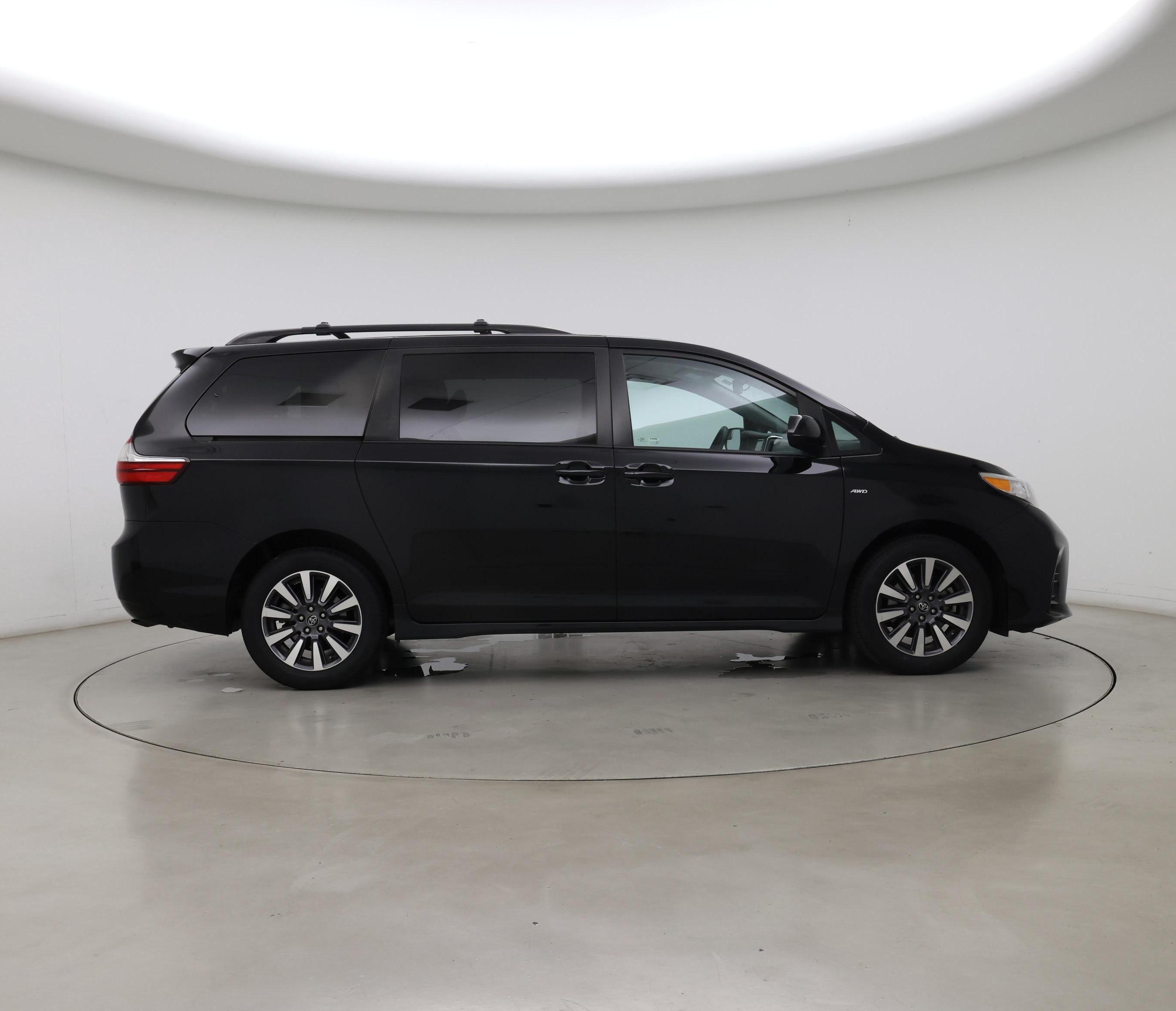 Thumbnail: 2018 Toyota Sienna - 7