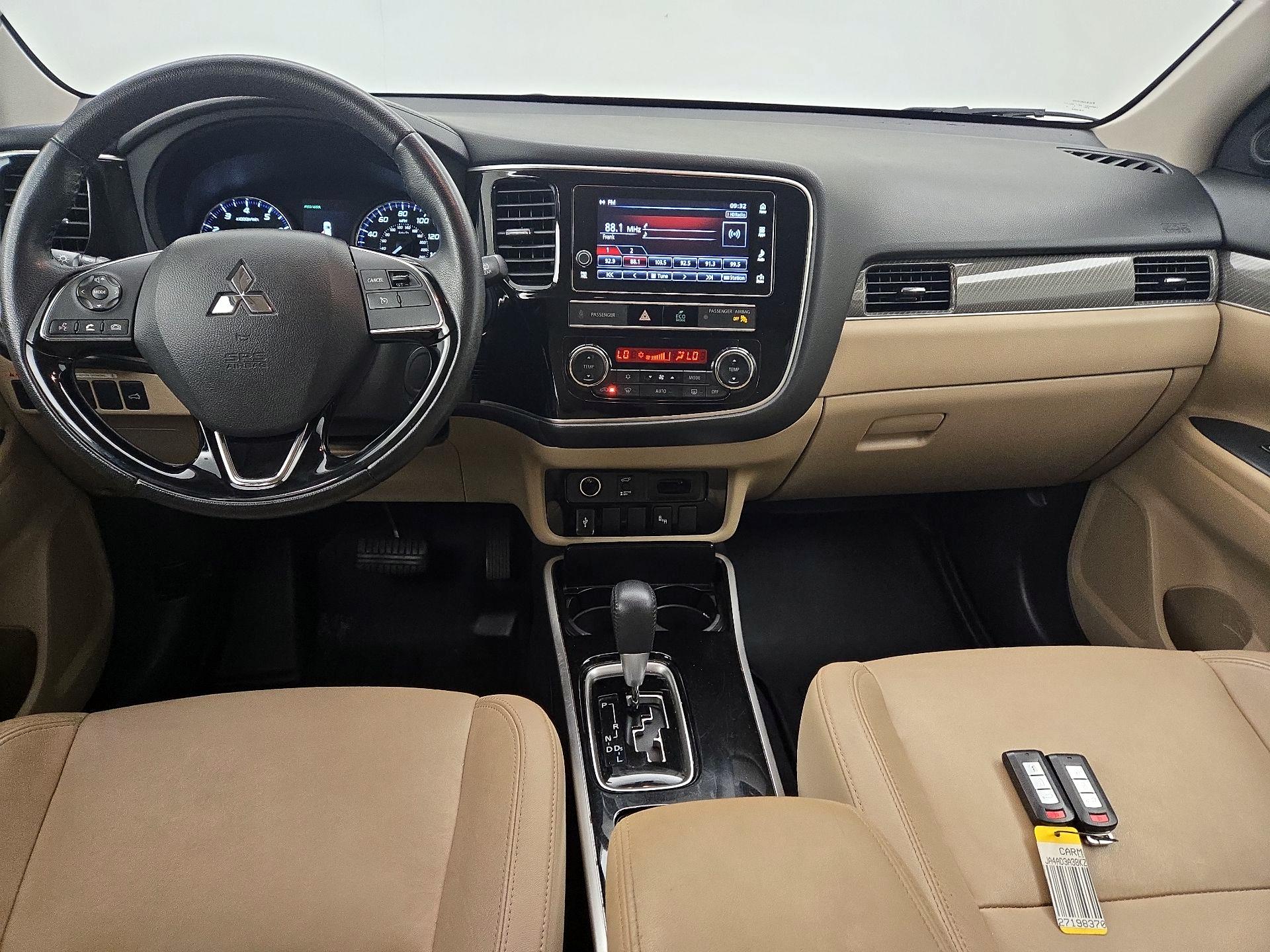Thumbnail: 2019 Mitsubishi Outlander - 9
