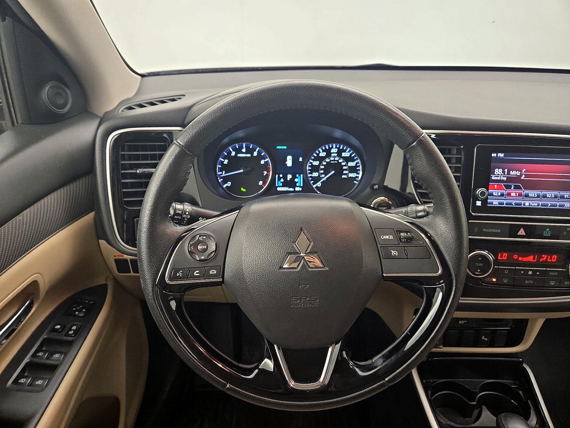 Thumbnail: 2019 Mitsubishi Outlander - 10