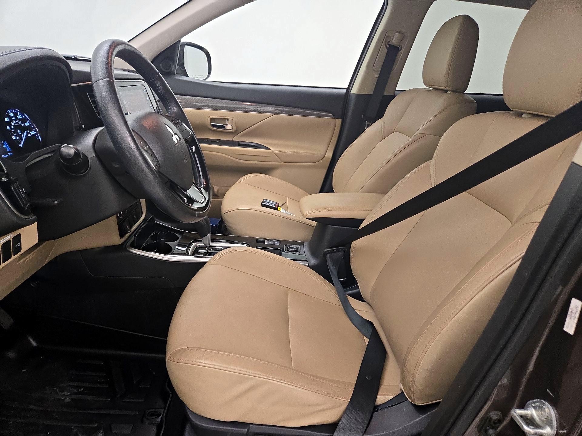 Thumbnail: 2019 Mitsubishi Outlander - 11