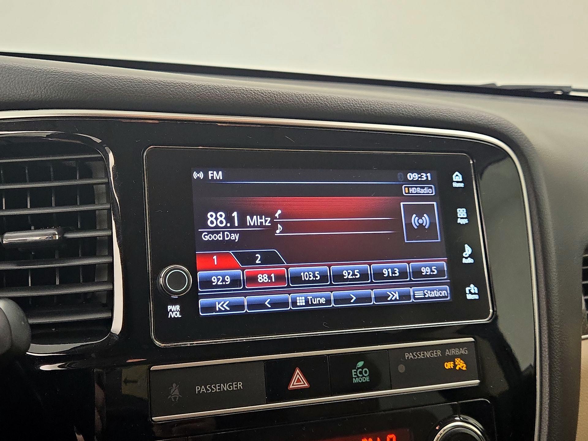 Thumbnail: 2019 Mitsubishi Outlander - 15