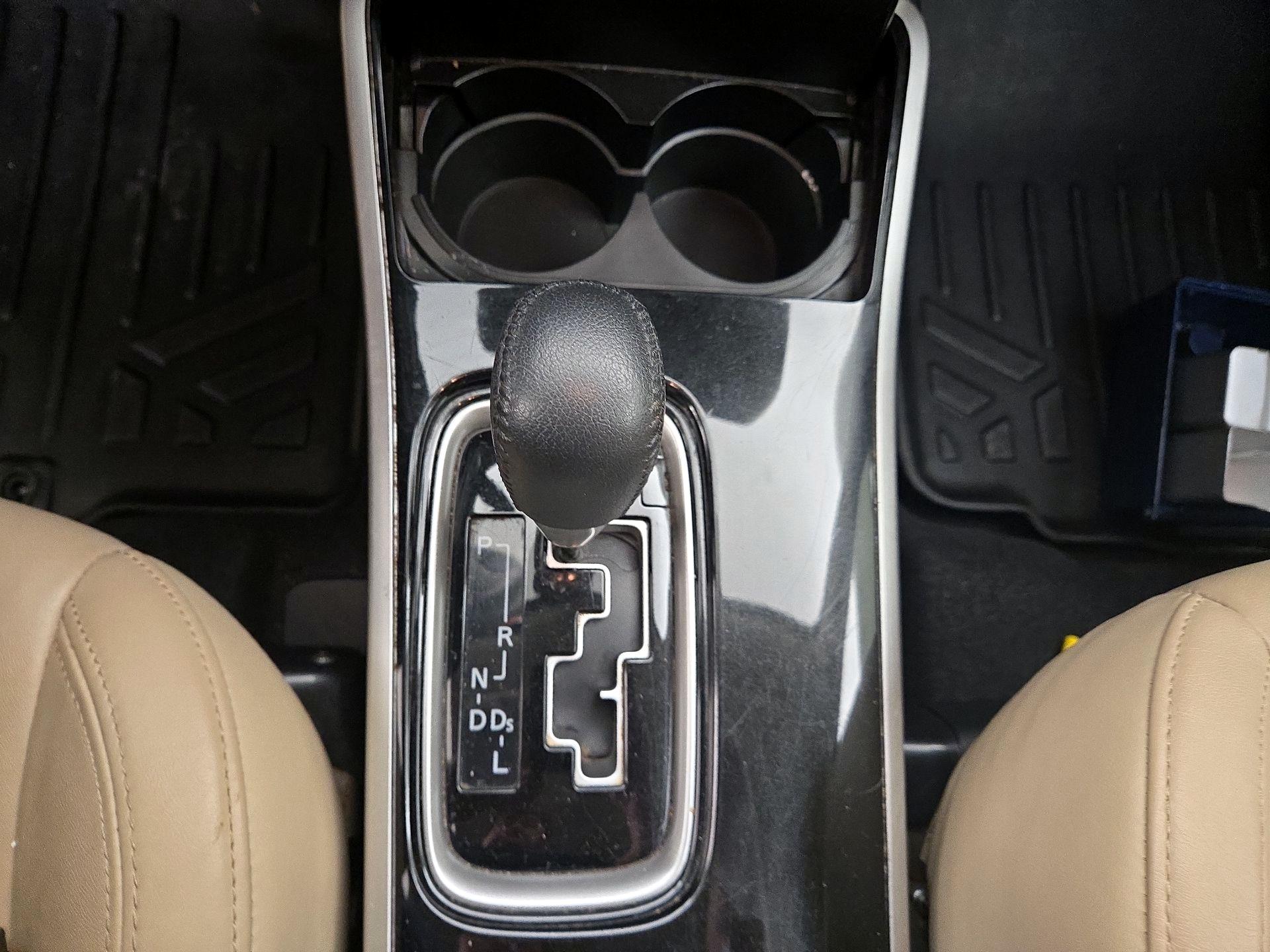 Thumbnail: 2019 Mitsubishi Outlander - 17