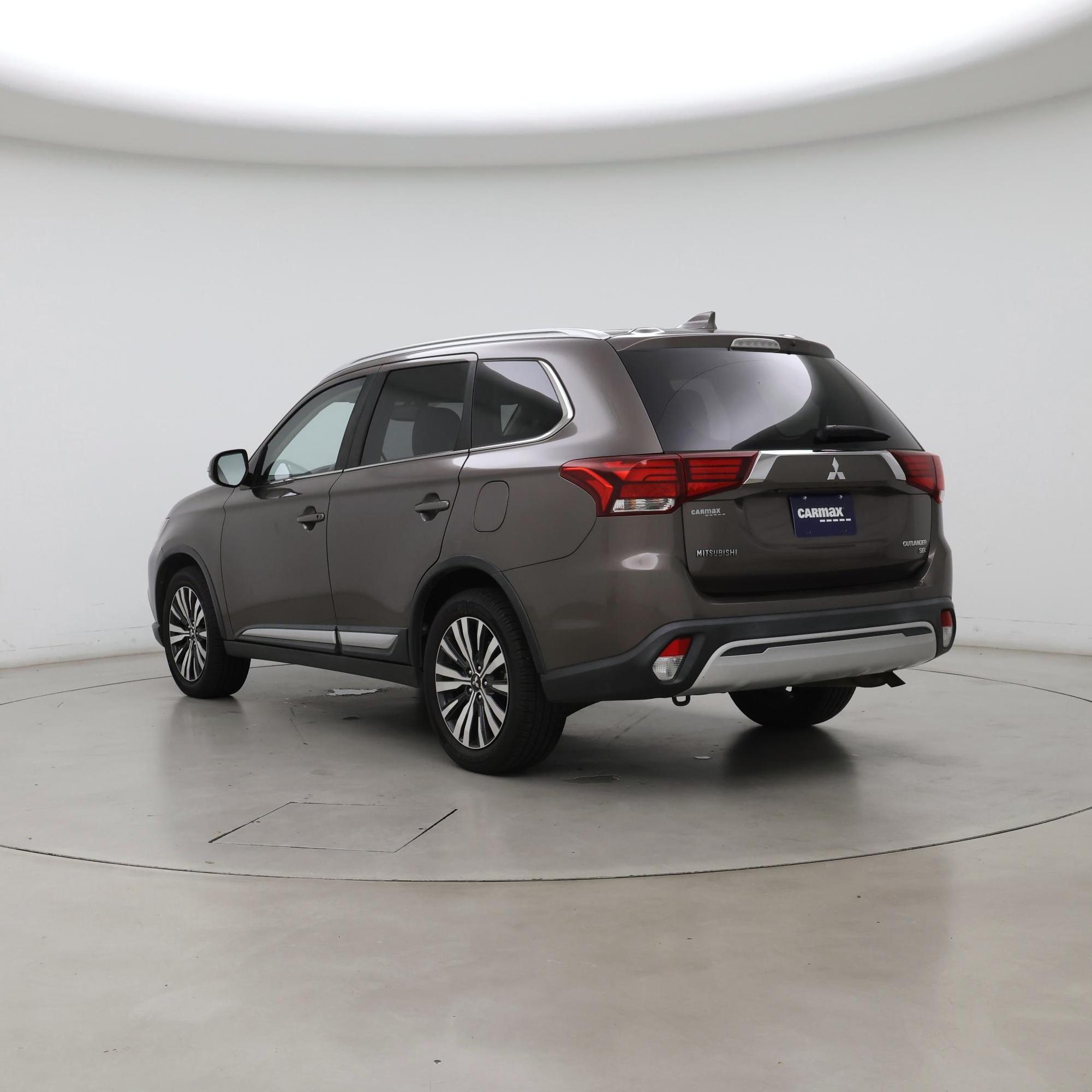 Thumbnail: 2019 Mitsubishi Outlander - 2