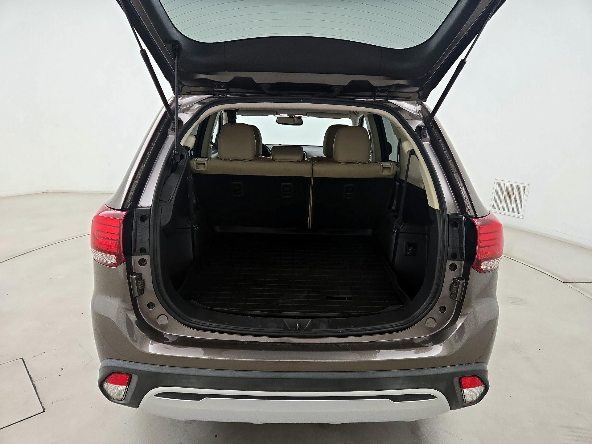Thumbnail: 2019 Mitsubishi Outlander - 20