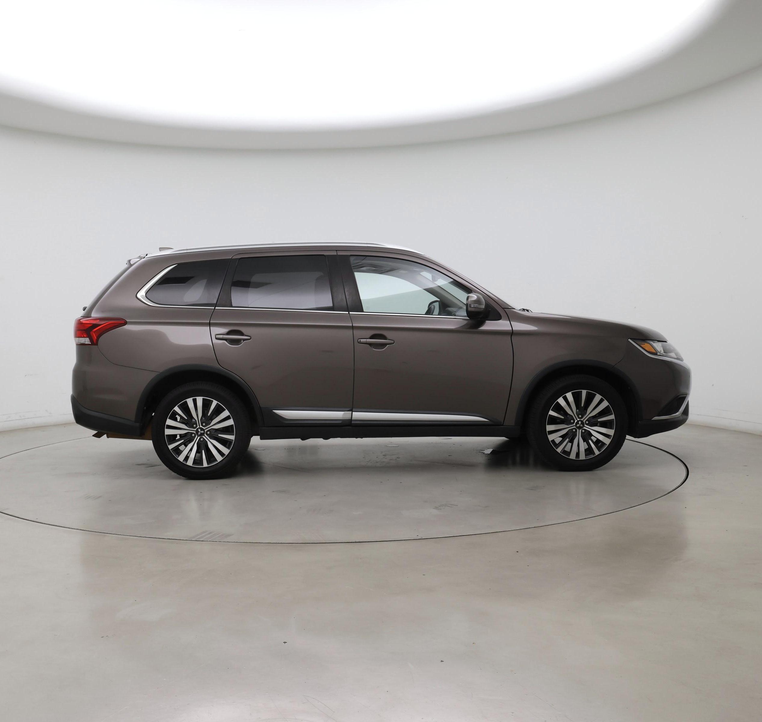 Thumbnail: 2019 Mitsubishi Outlander - 7