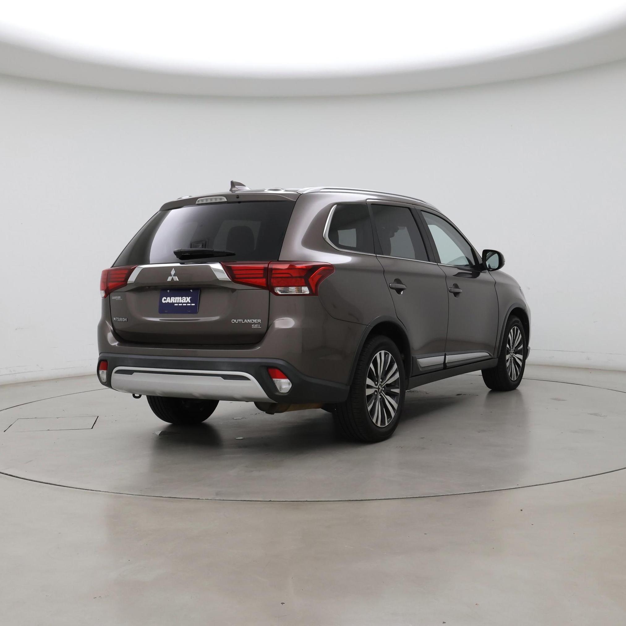 Thumbnail: 2019 Mitsubishi Outlander - 8