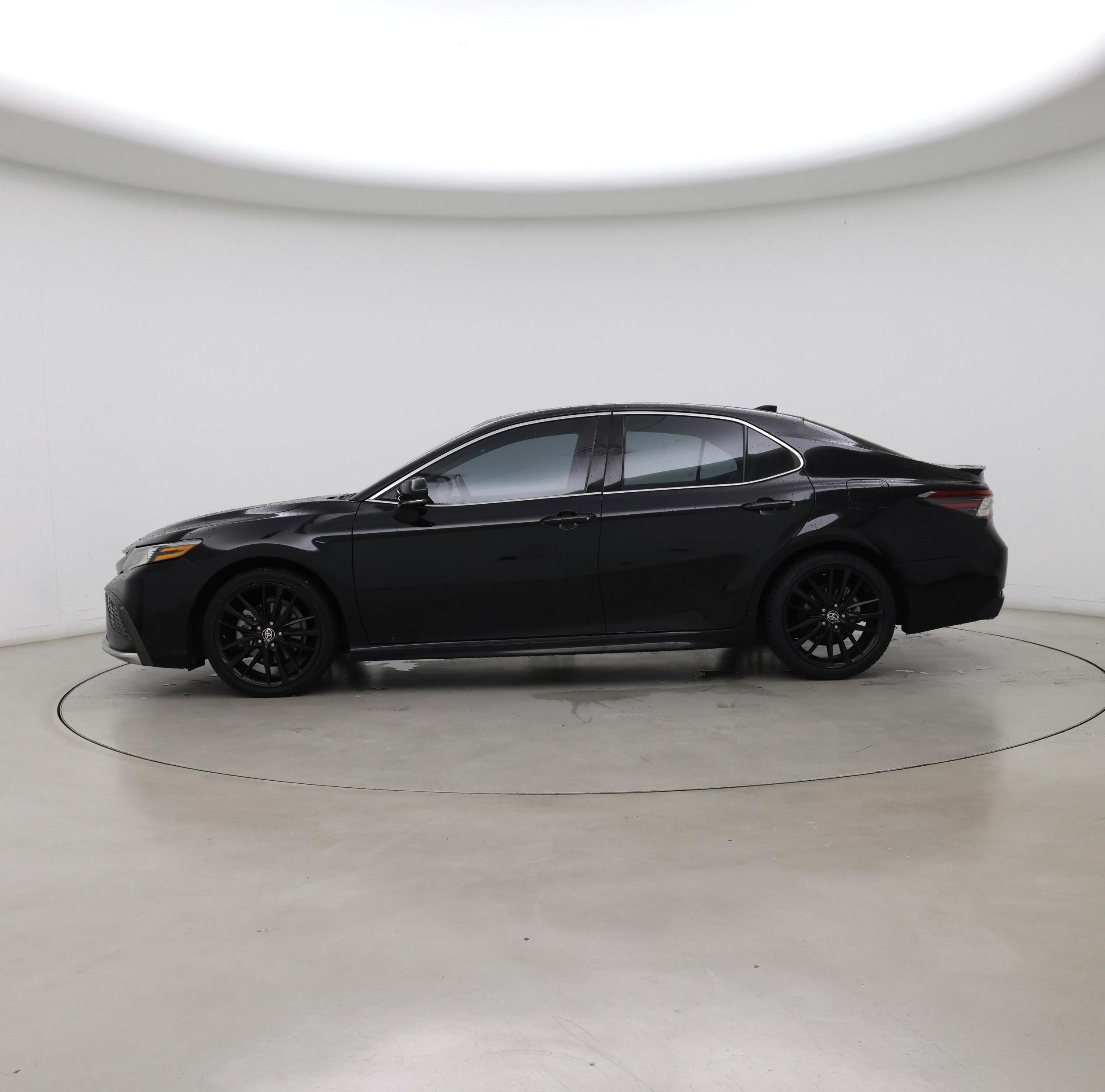 Thumbnail: 2021 Toyota Camry - 3