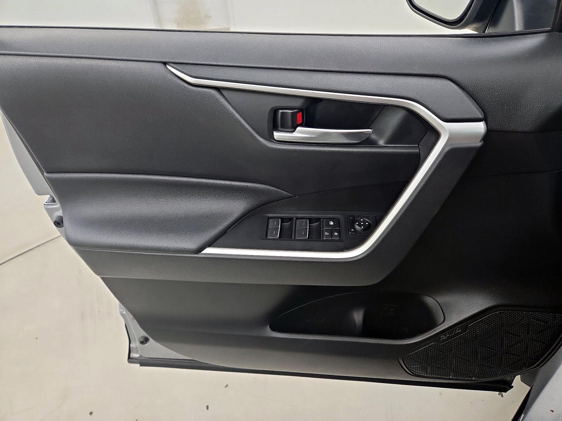 Thumbnail: 2022 Toyota RAV4 - 12