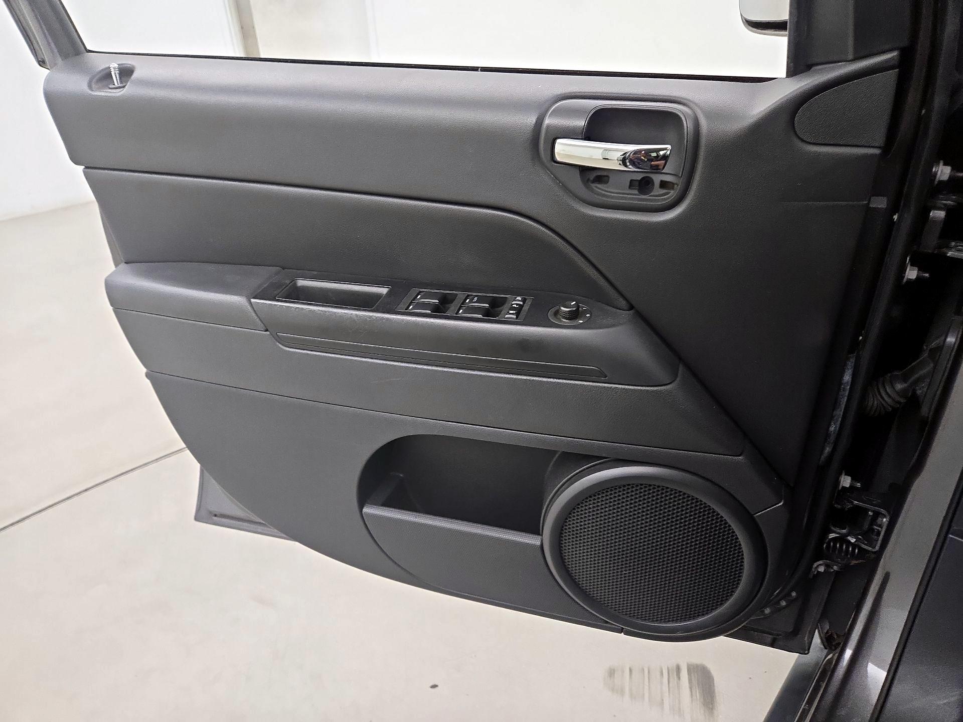 Thumbnail: 2016 Jeep Compass - 12