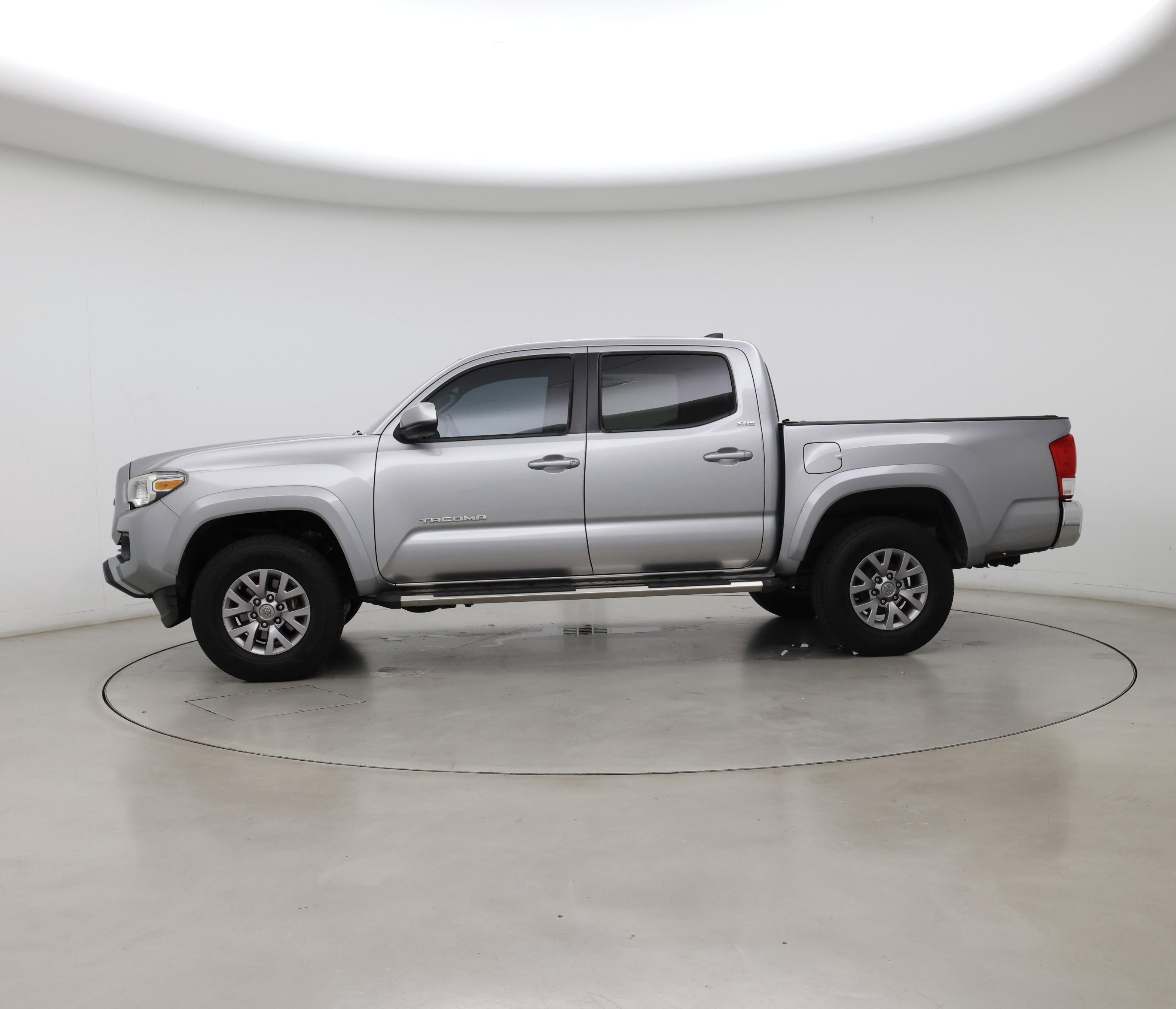 Thumbnail: 2017 Toyota Tacoma - 3