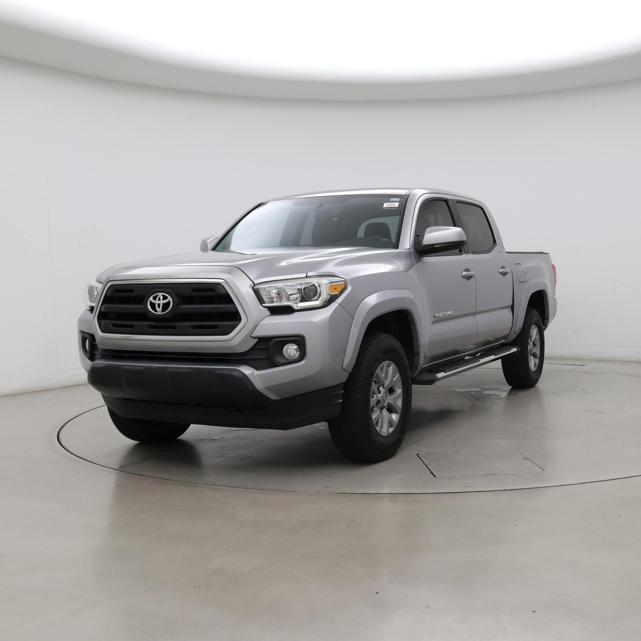 Thumbnail: 2017 Toyota Tacoma - 4