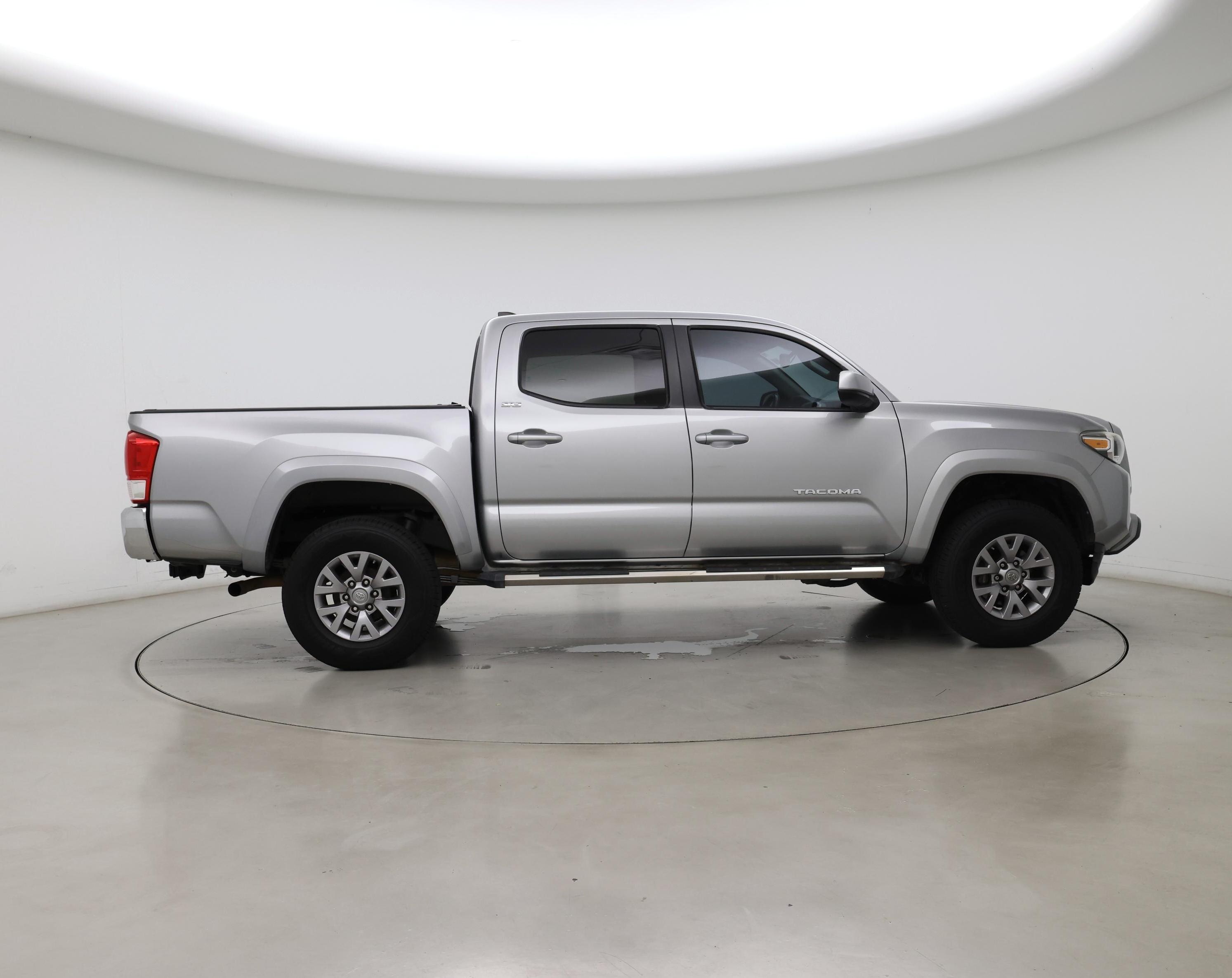 Thumbnail: 2017 Toyota Tacoma - 7