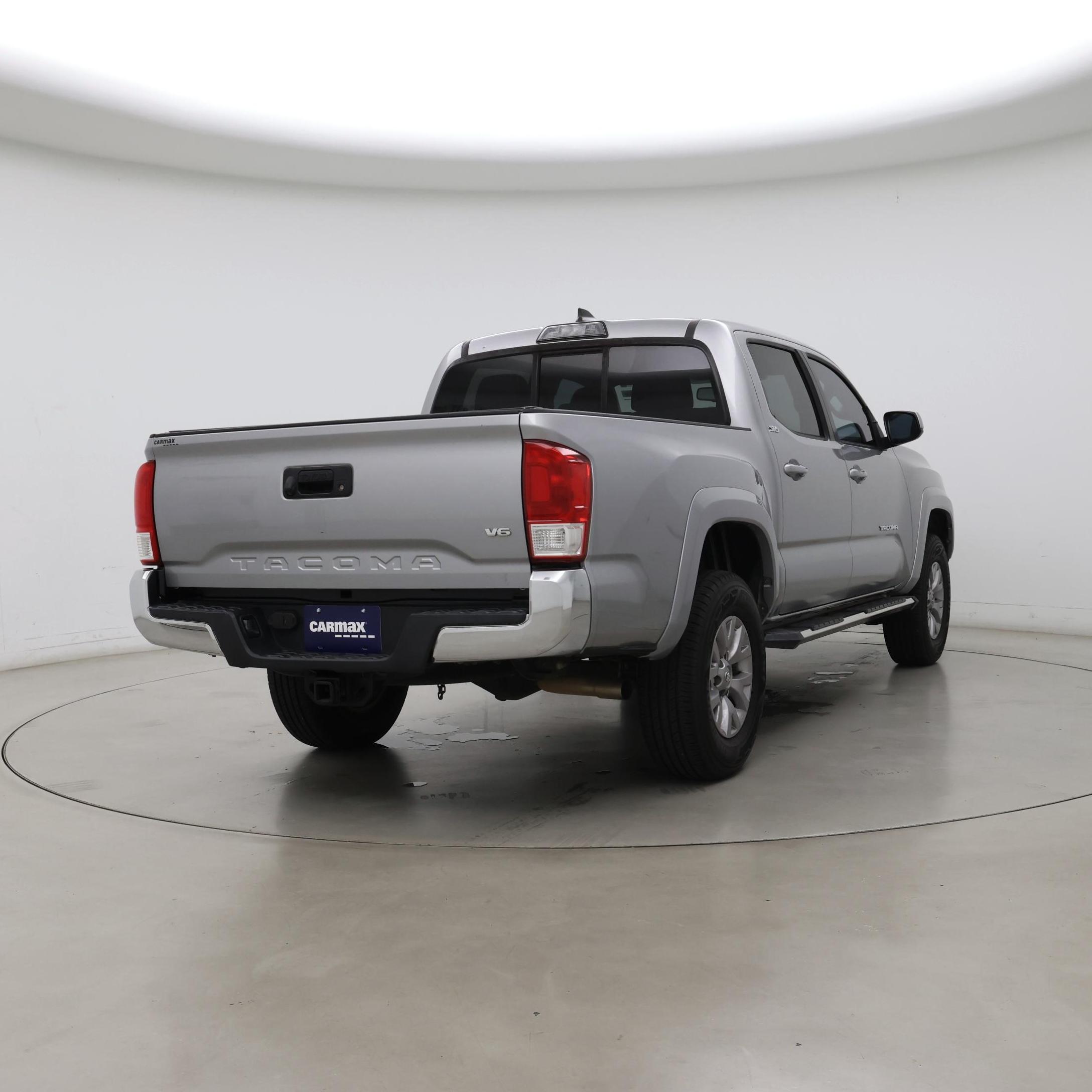 Thumbnail: 2017 Toyota Tacoma - 8