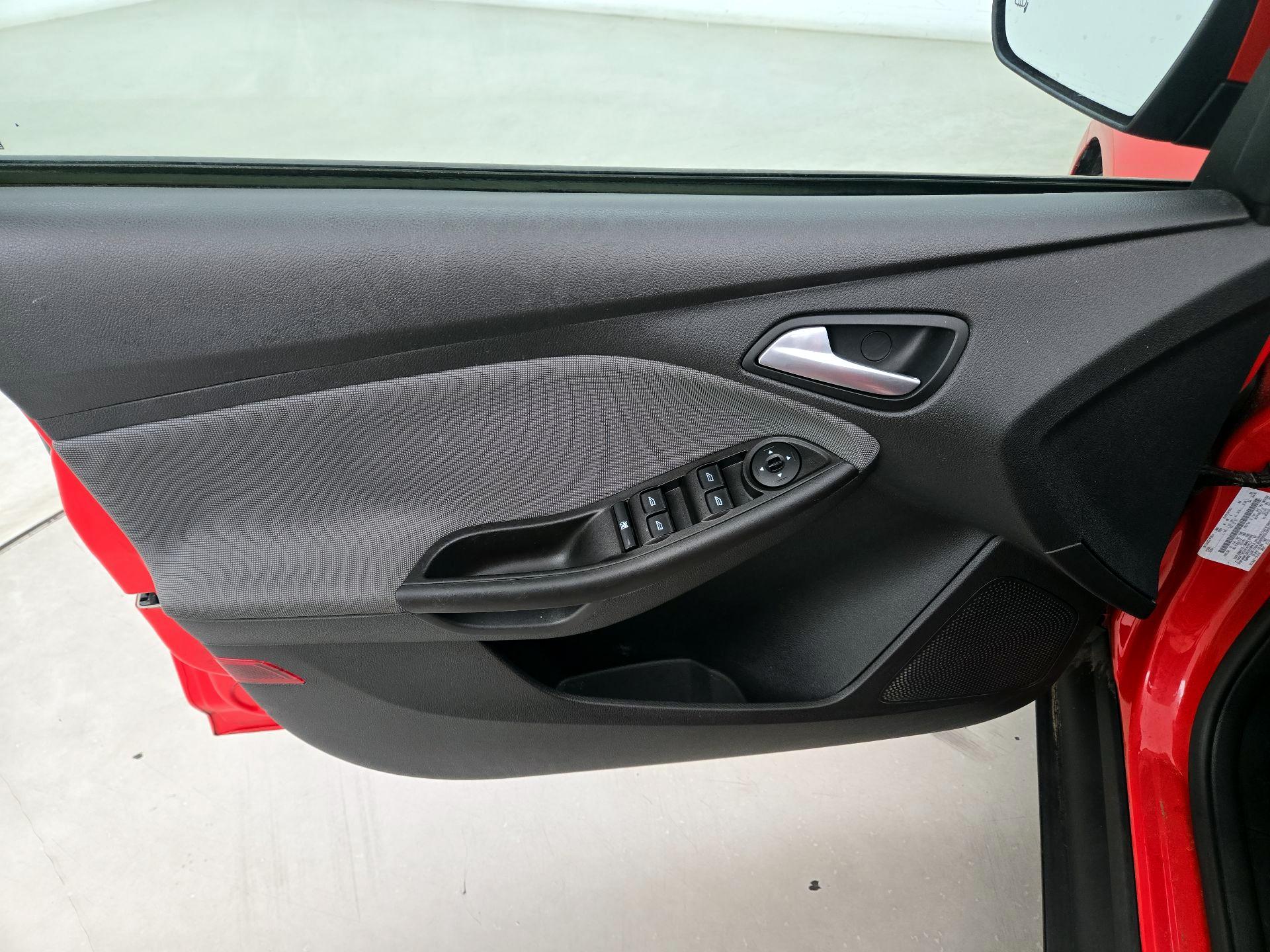 Thumbnail: 2014 Ford Focus - 12