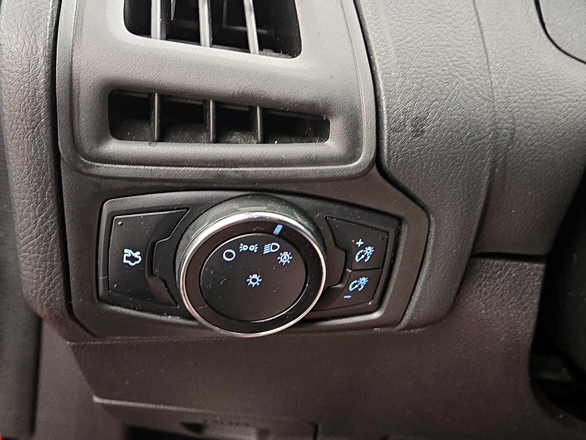 Thumbnail: 2014 Ford Focus - 13