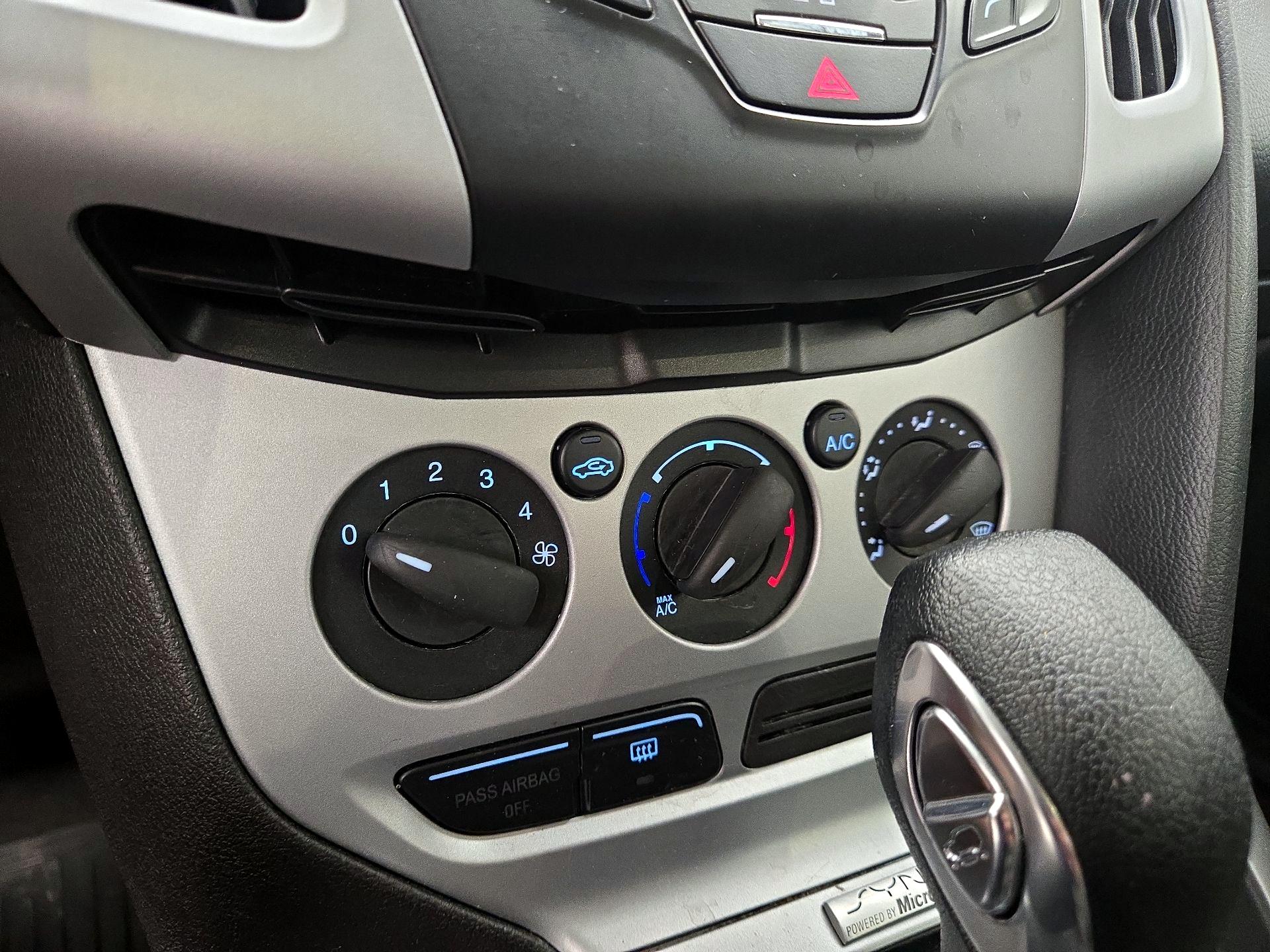 Thumbnail: 2014 Ford Focus - 15