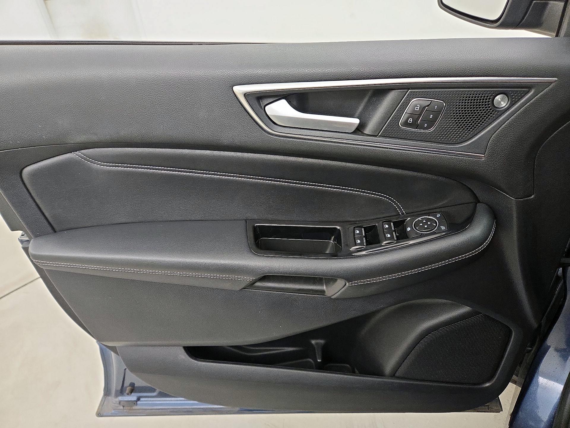 Thumbnail: 2019 Ford Edge - 12
